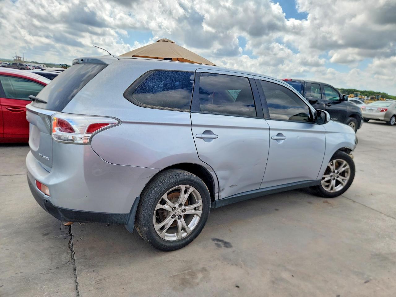 2014 Mitsubishi Outlander Se Silver vin: JA4AD3A37EZ001842