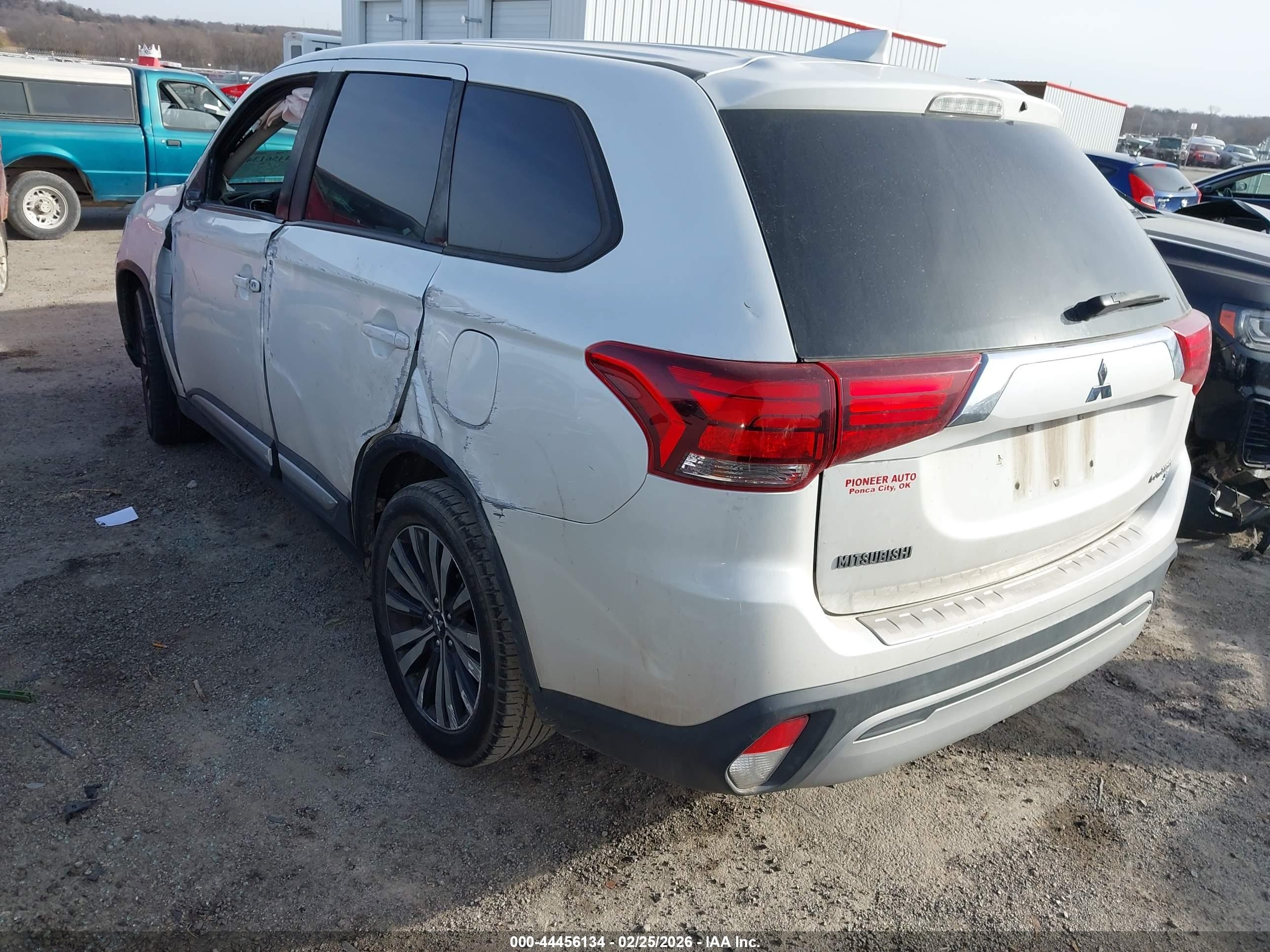 2019 Mitsubishi Outlander Se White vin: JA4AD3A37KZ055220
