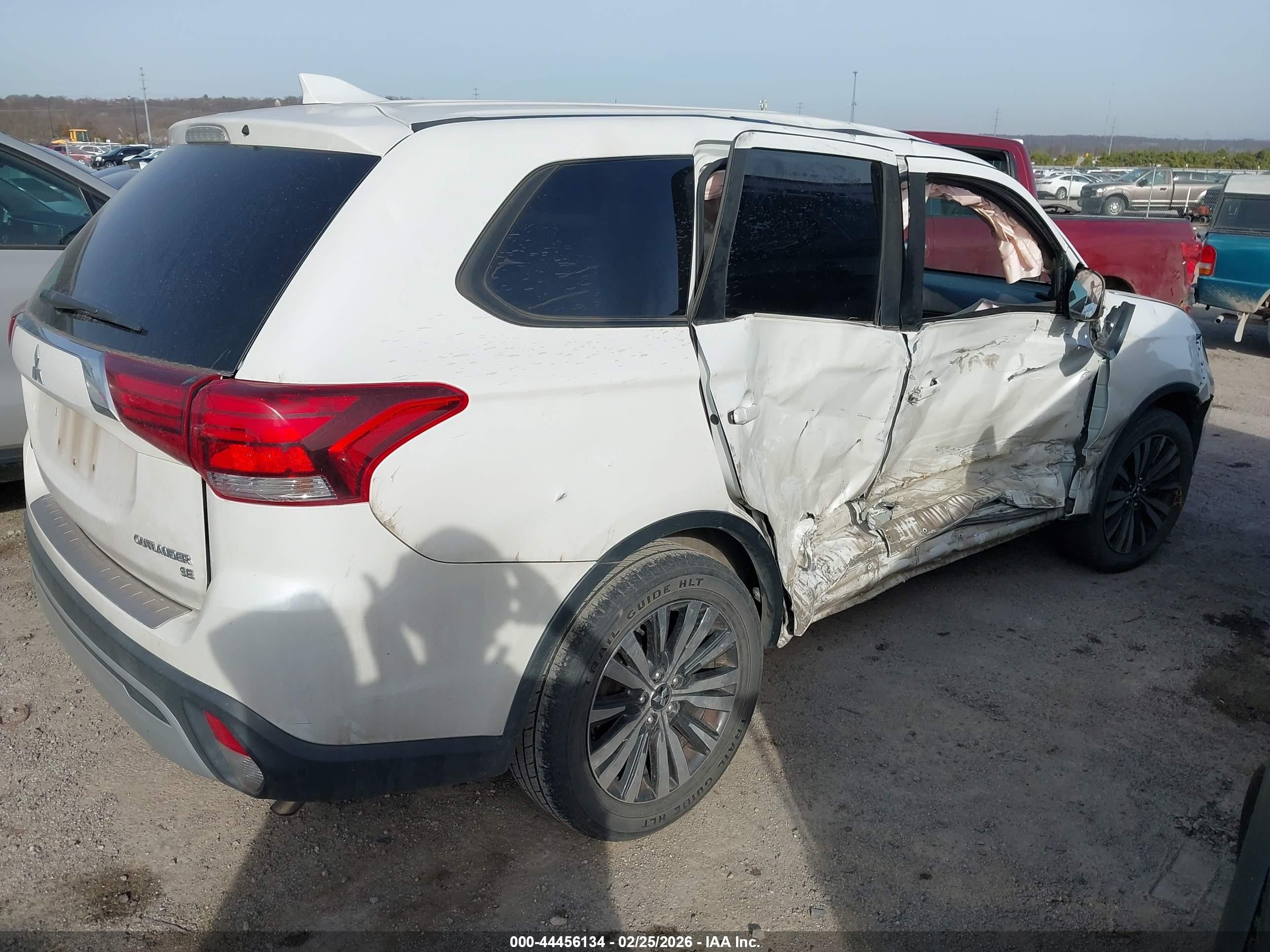 2019 Mitsubishi Outlander Se White vin: JA4AD3A37KZ055220