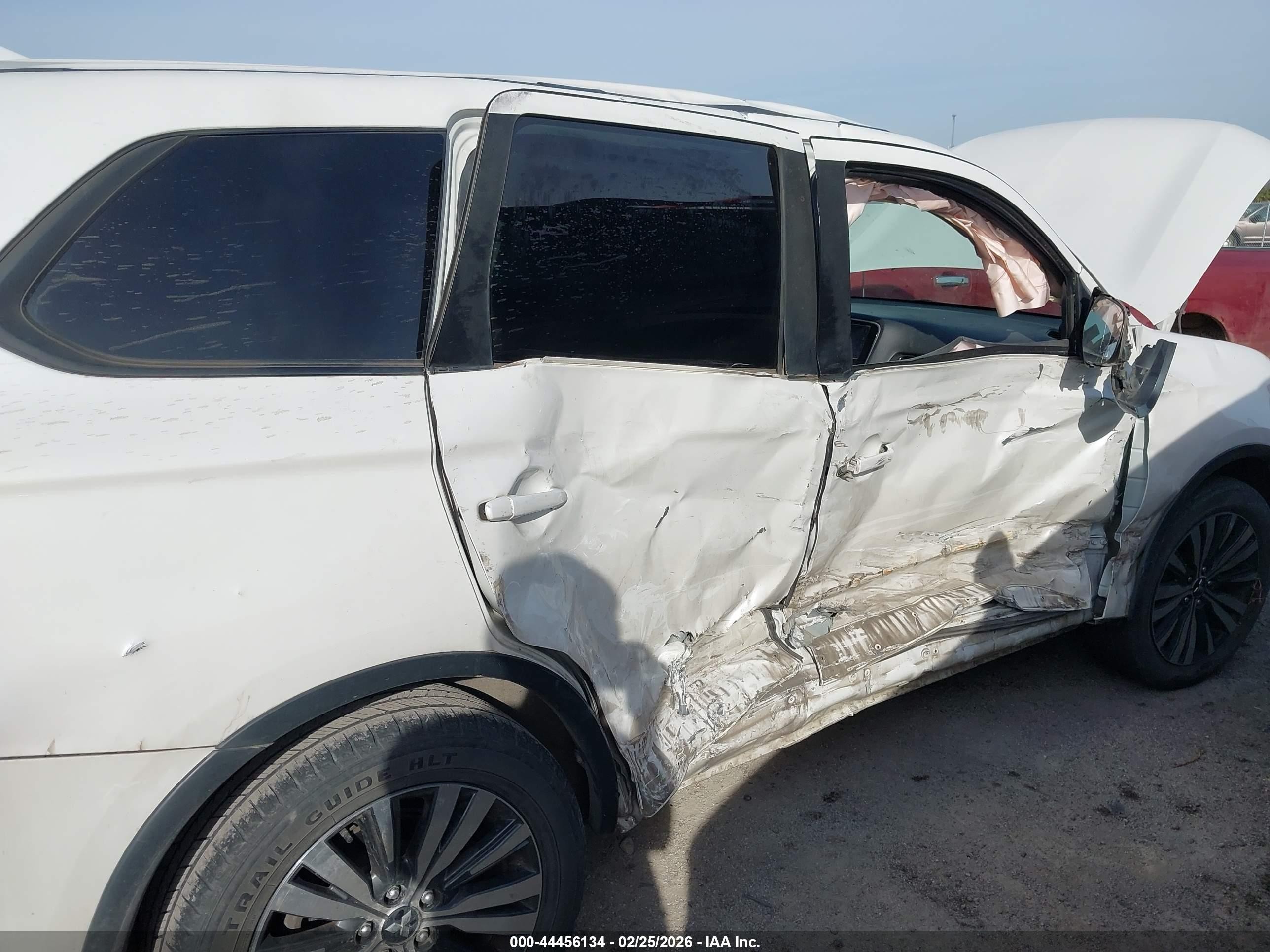 2019 Mitsubishi Outlander Se White vin: JA4AD3A37KZ055220