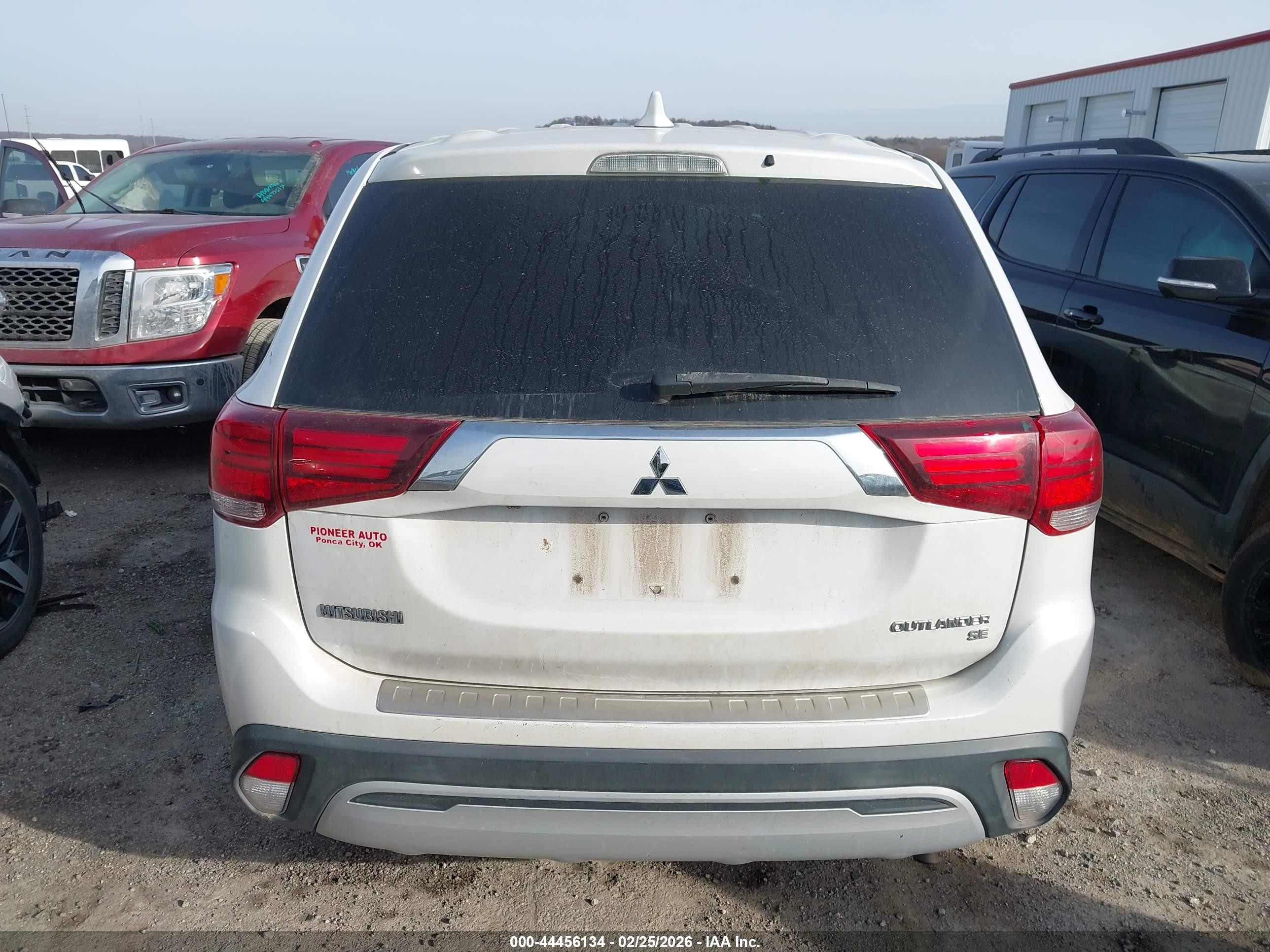 2019 Mitsubishi Outlander Se White vin: JA4AD3A37KZ055220