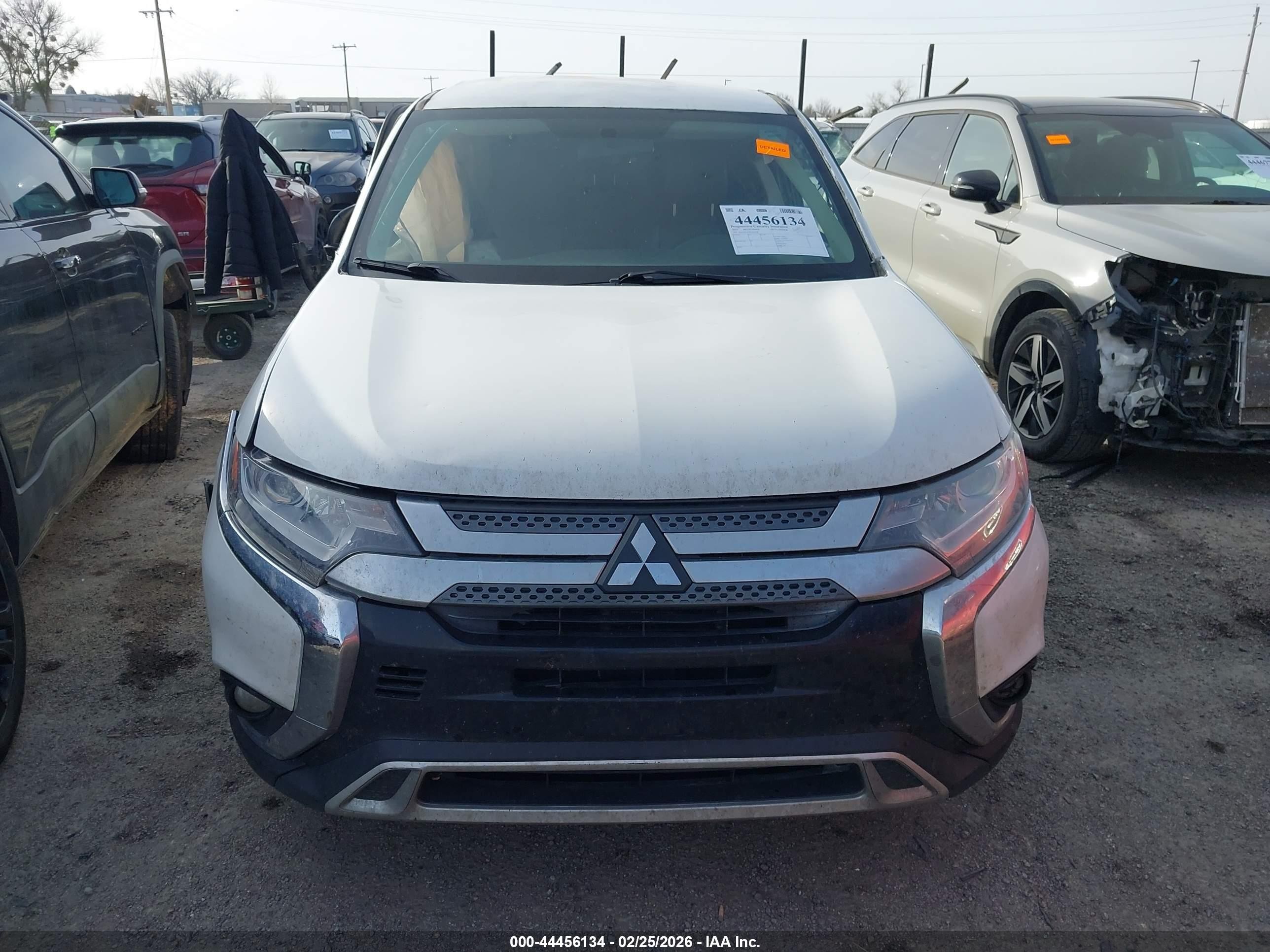 2019 Mitsubishi Outlander Se White vin: JA4AD3A37KZ055220