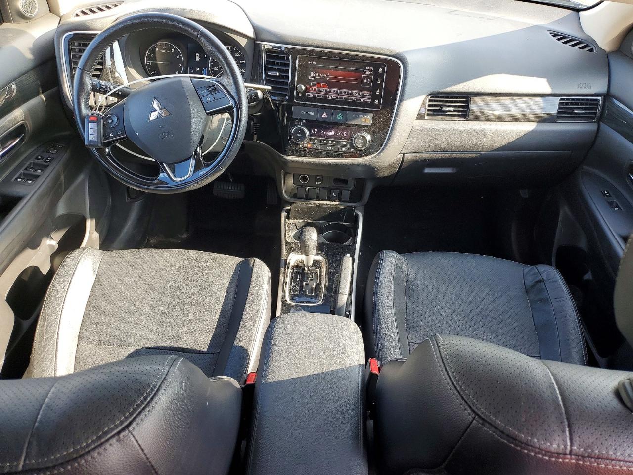 2018 Mitsubishi Outlander Se Gray vin: JA4AD3A38JZ004565