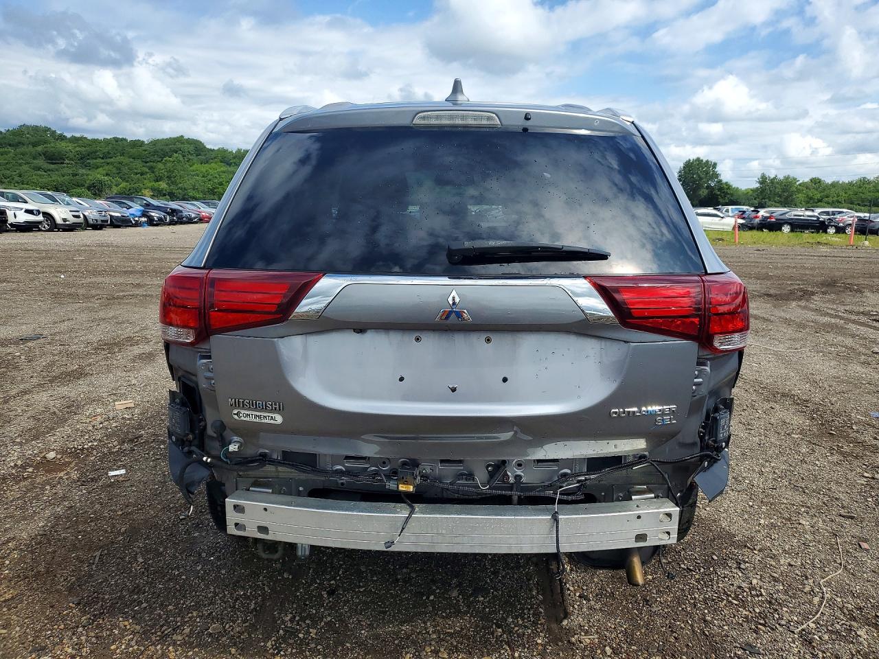 2018 Mitsubishi Outlander Se Gray vin: JA4AD3A38JZ004565