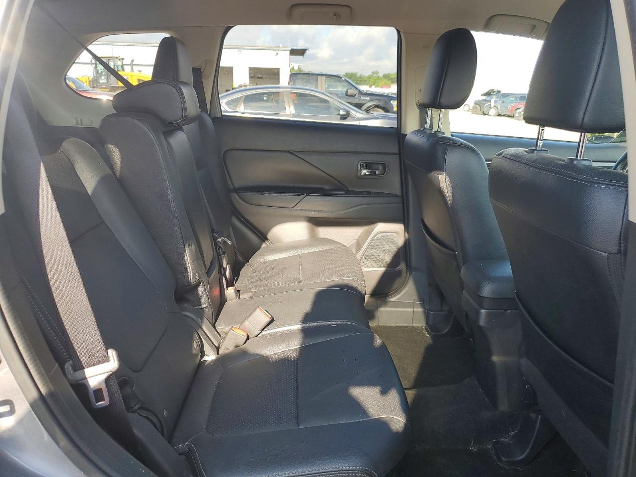 2018 Mitsubishi Outlander Se Gray vin: JA4AD3A38JZ004565