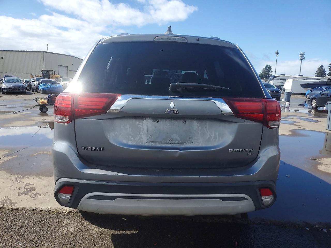 2019 Mitsubishi Outlander Se Серебряный vin: JA4AD3A38KZ050138