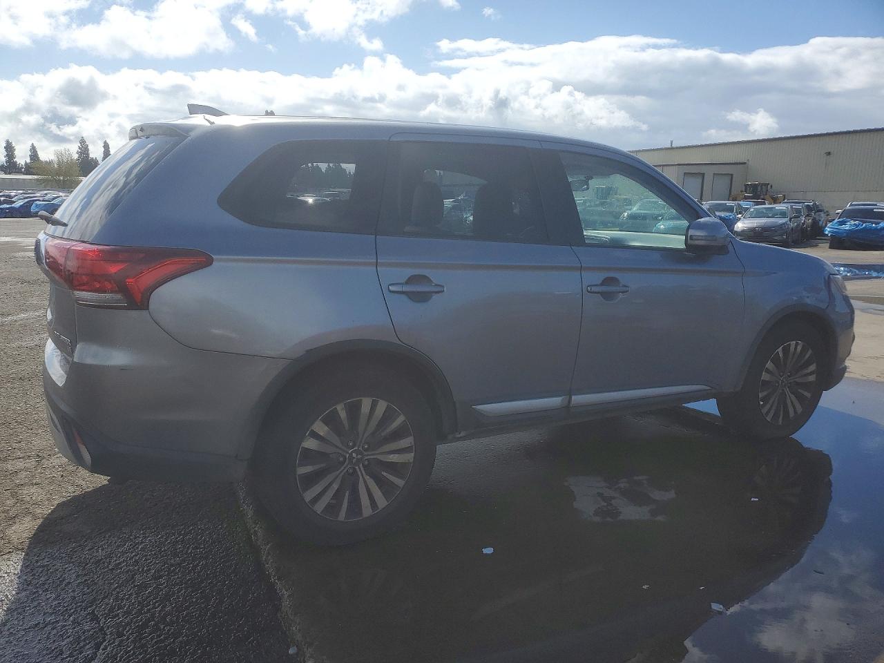 2019 Mitsubishi Outlander Se Серебряный vin: JA4AD3A38KZ050138