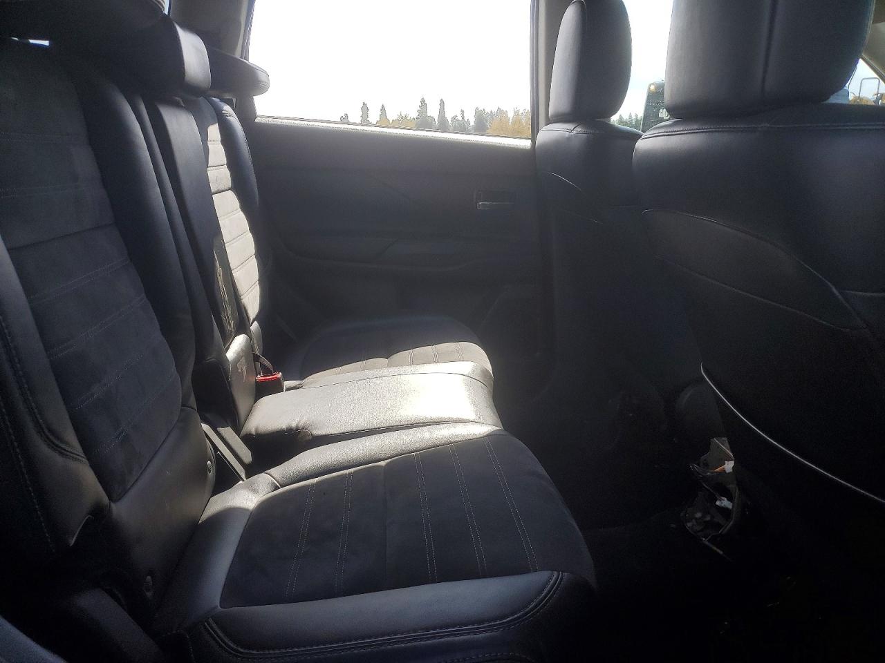 2019 Mitsubishi Outlander Se Серебряный vin: JA4AD3A38KZ050138