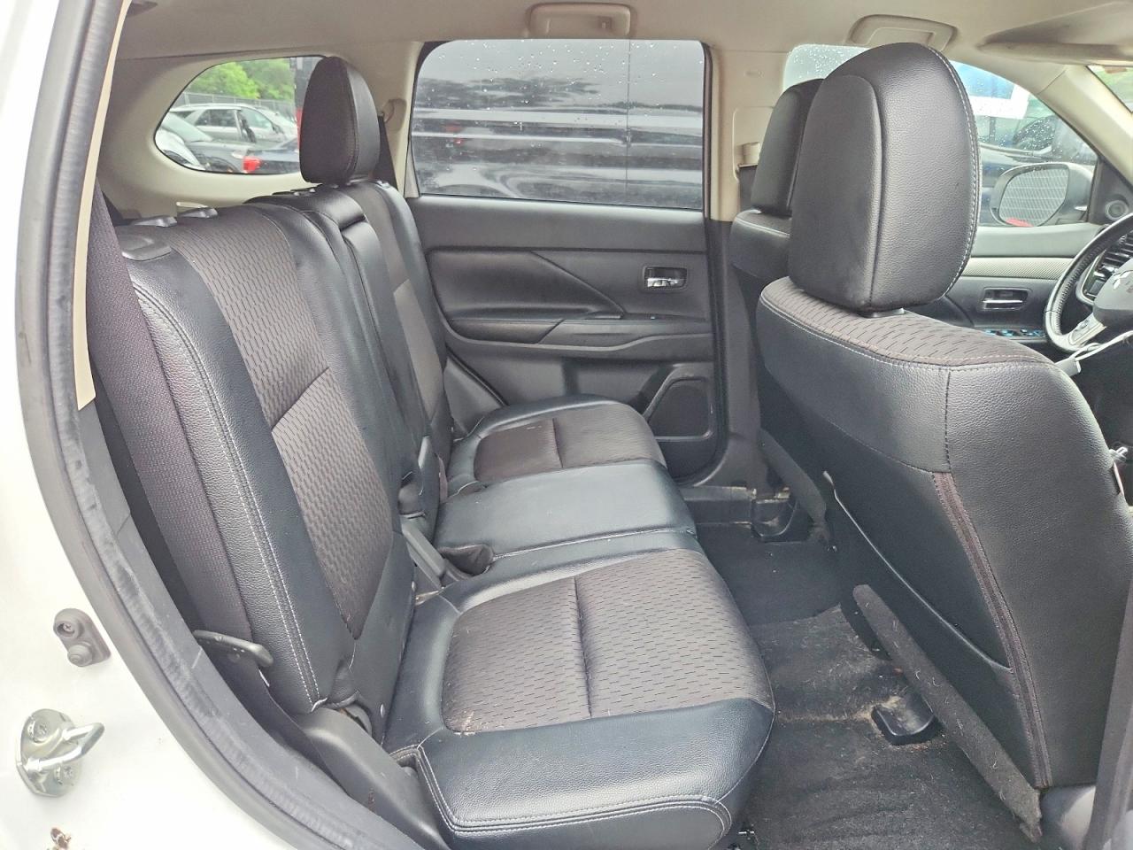 2015 Mitsubishi Outlander Se White vin: JA4AD3A39FZ004226