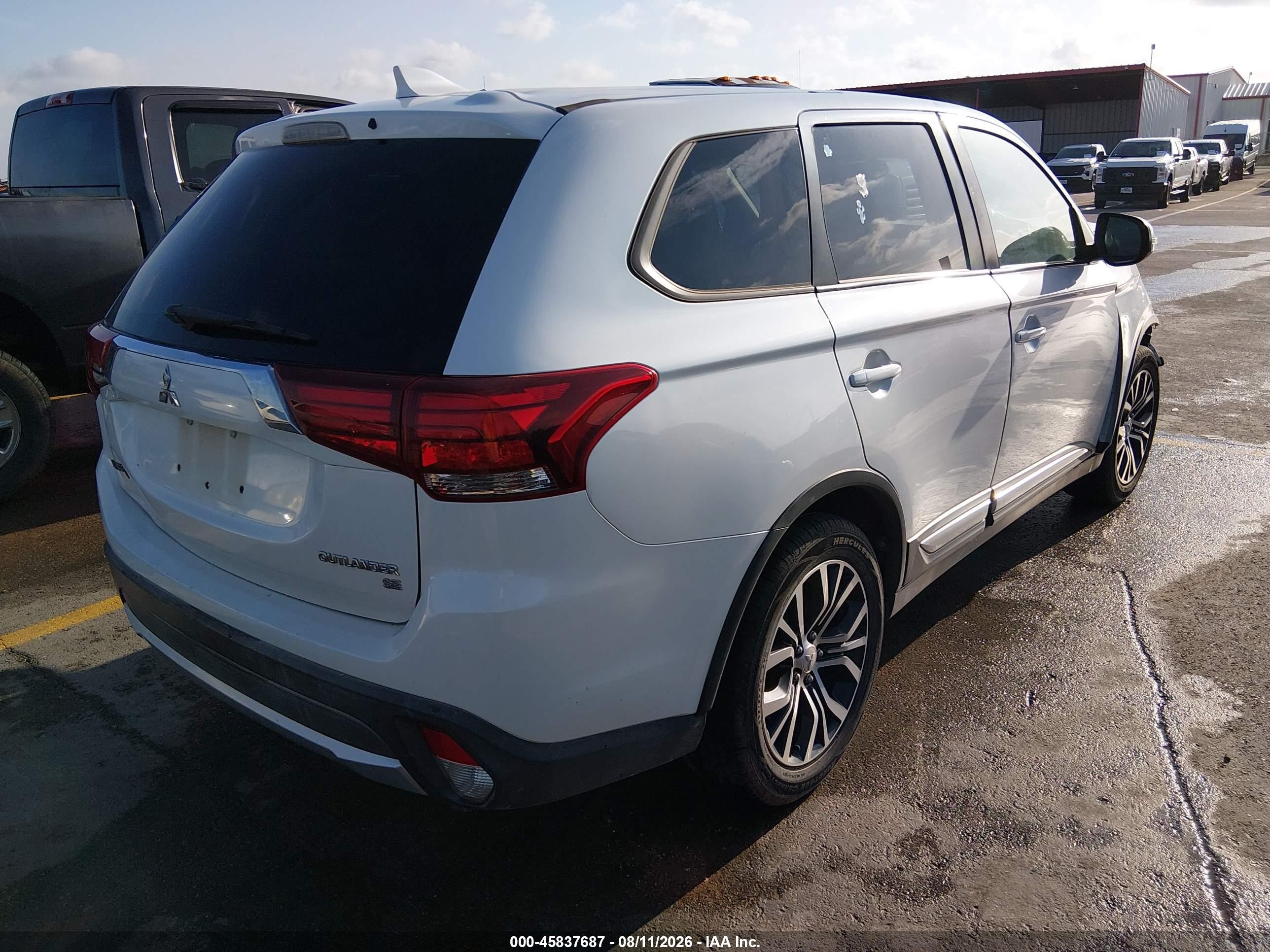 2018 Mitsubishi Outlander Se White vin: JA4AD3A39JZ023321