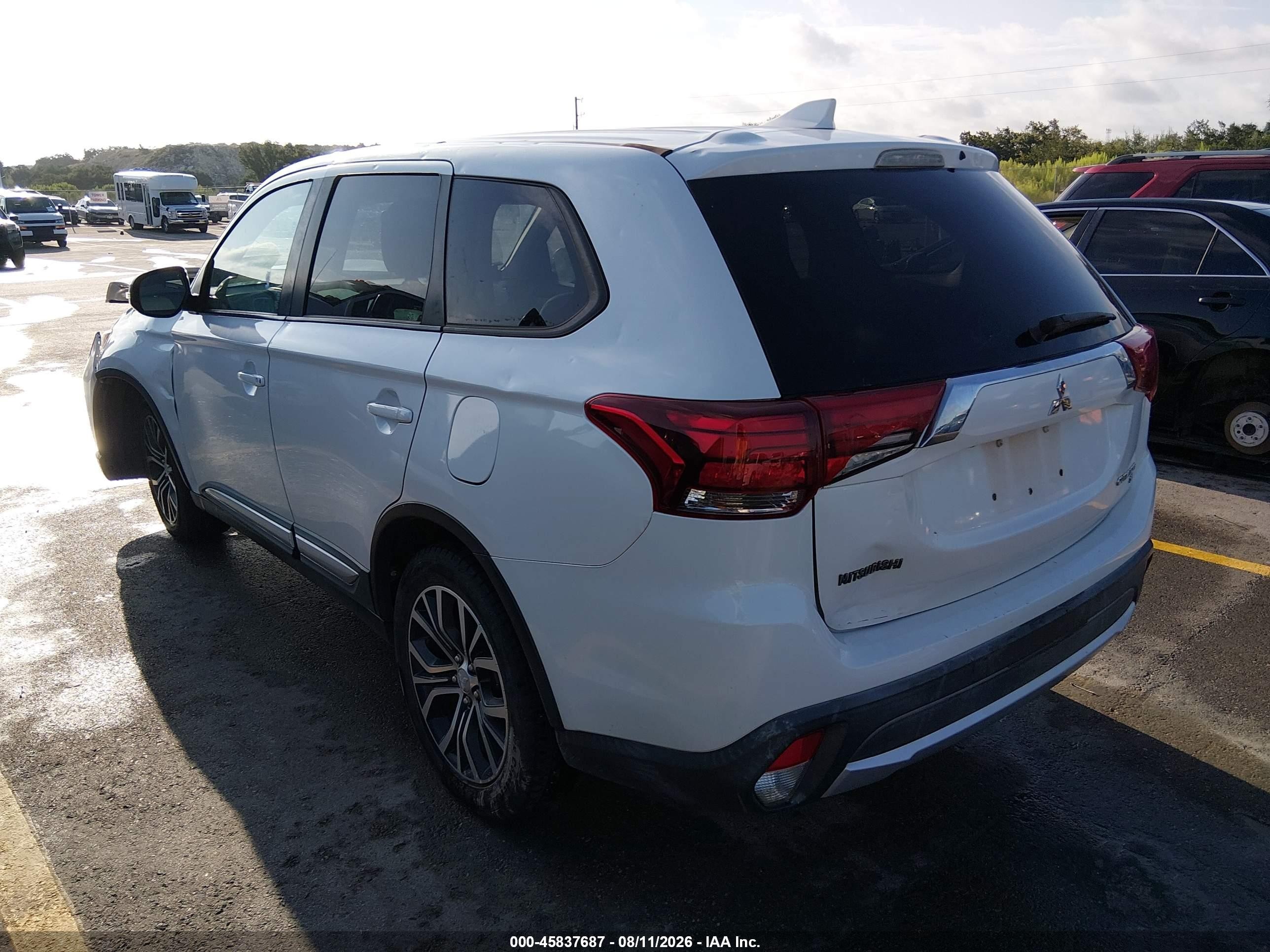 2018 Mitsubishi Outlander Se White vin: JA4AD3A39JZ023321
