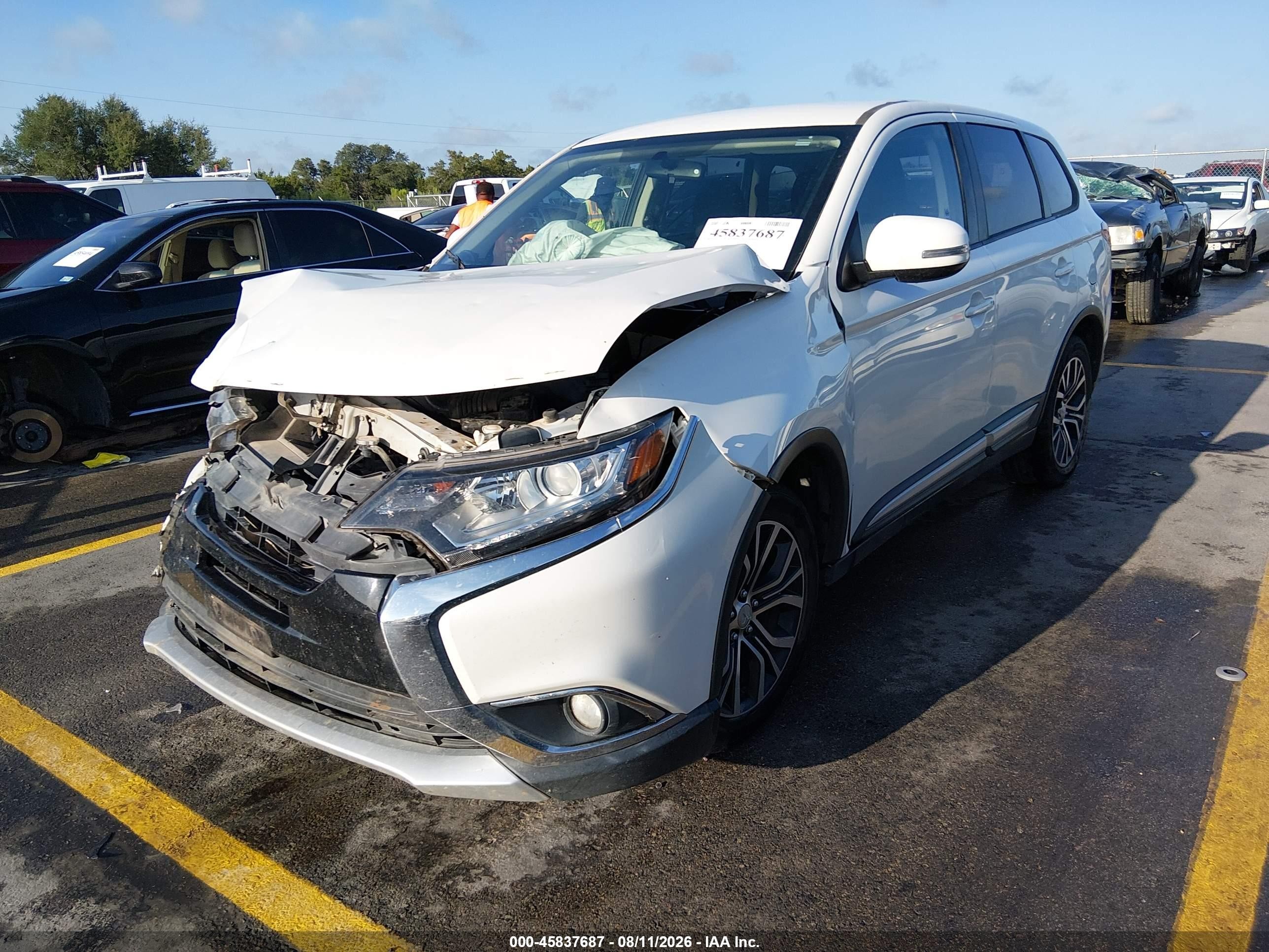 2018 Mitsubishi Outlander Se White vin: JA4AD3A39JZ023321