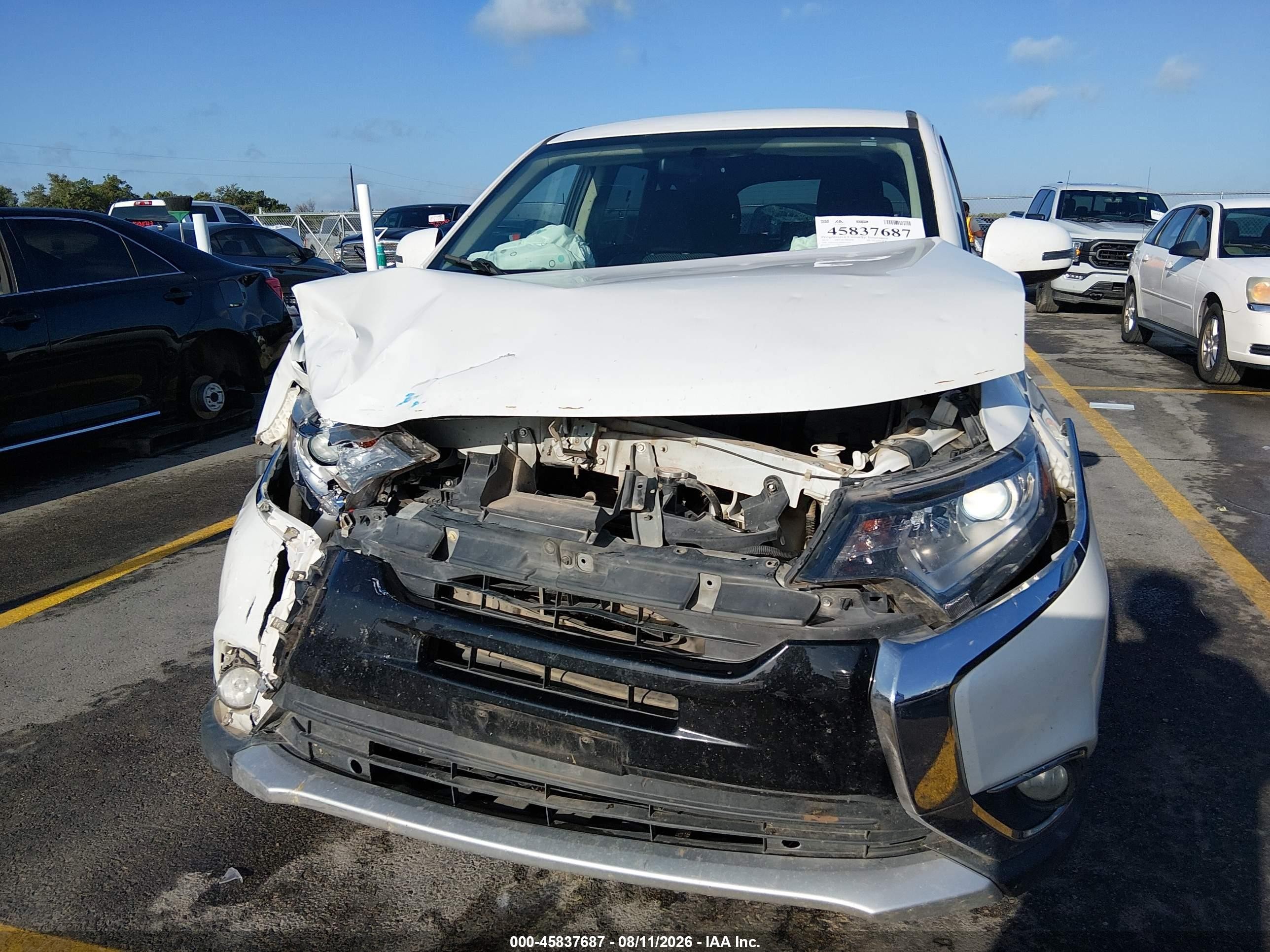 2018 Mitsubishi Outlander Se White vin: JA4AD3A39JZ023321