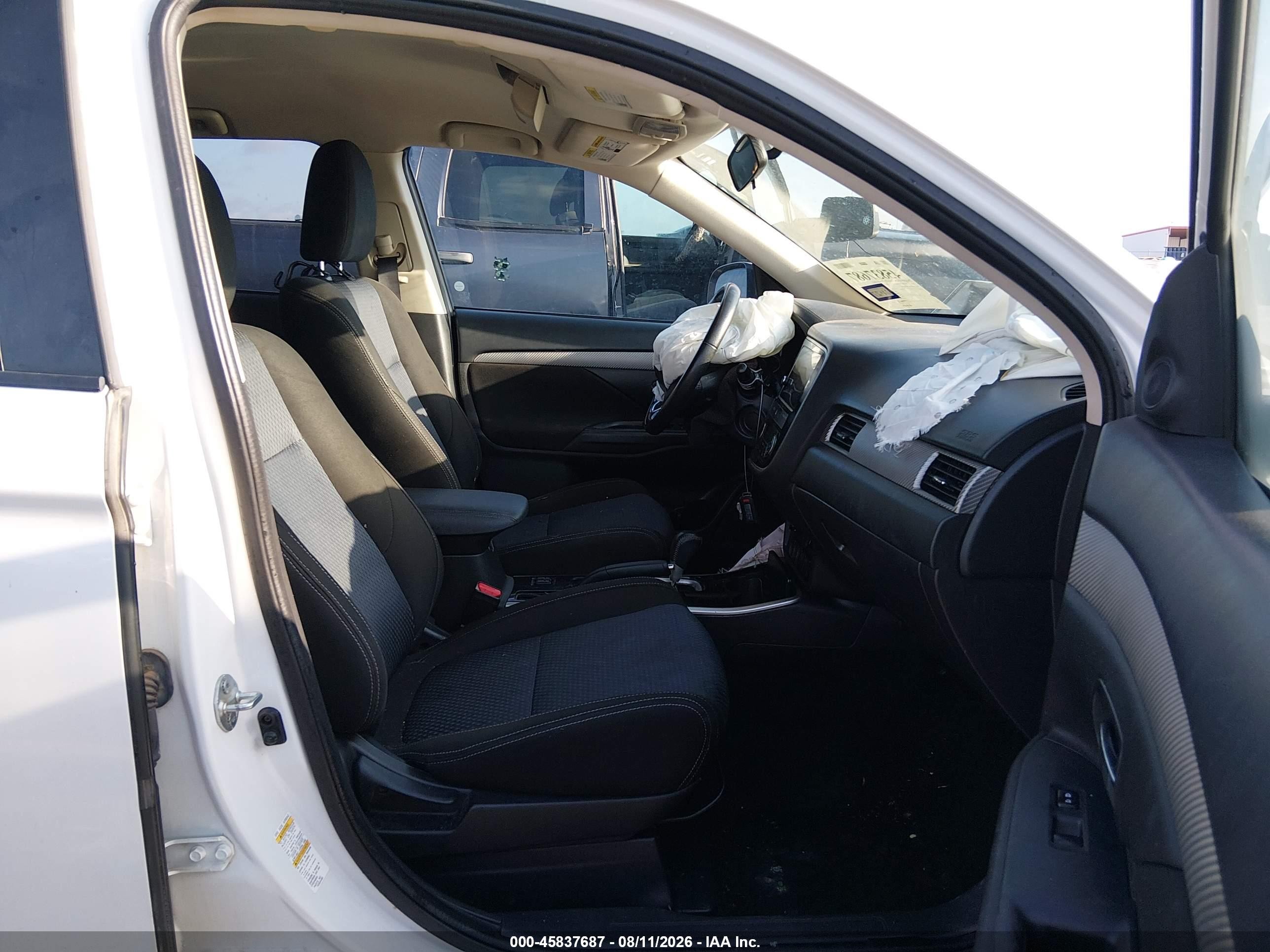 2018 Mitsubishi Outlander Se White vin: JA4AD3A39JZ023321