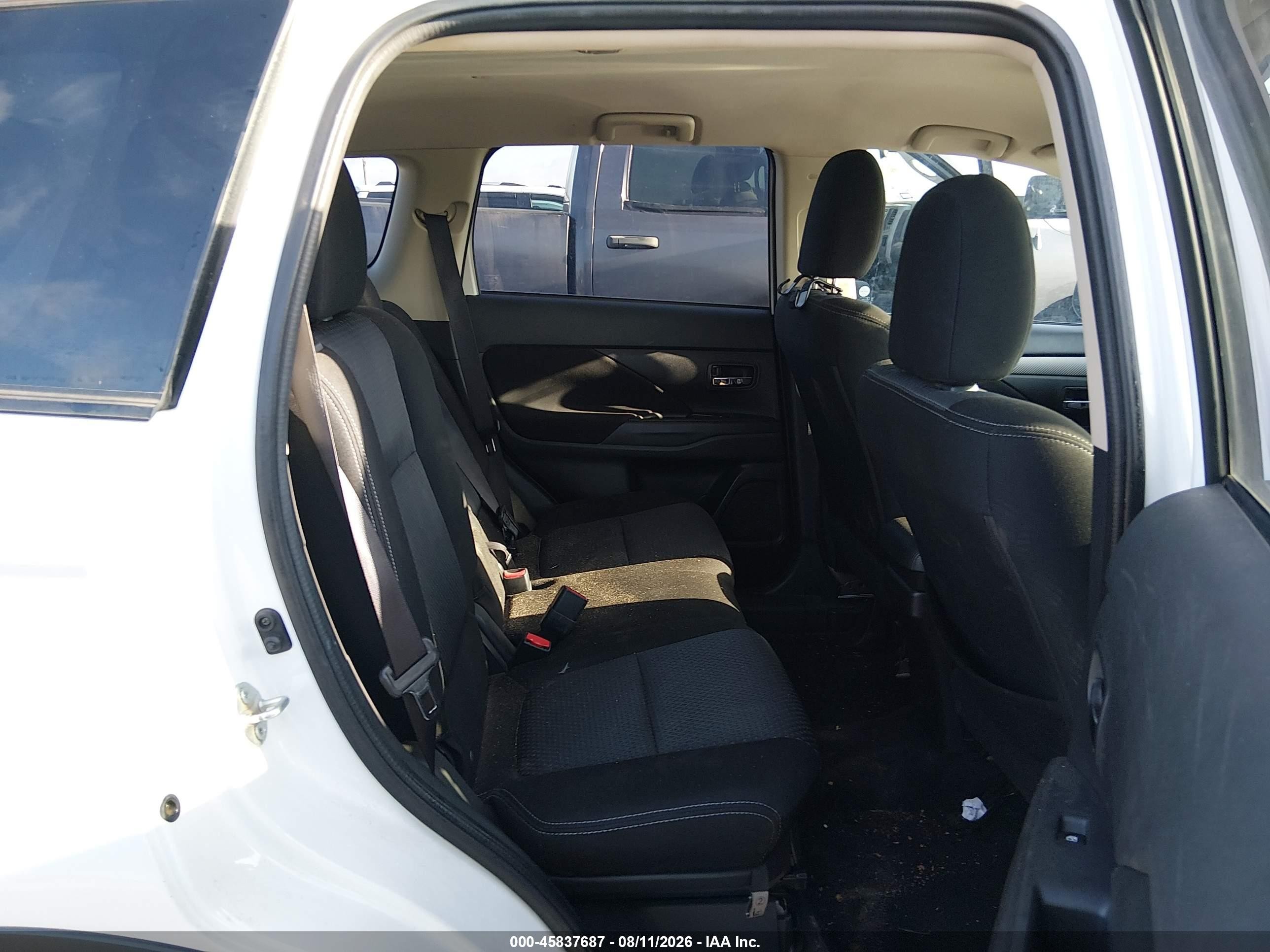 2018 Mitsubishi Outlander Se White vin: JA4AD3A39JZ023321
