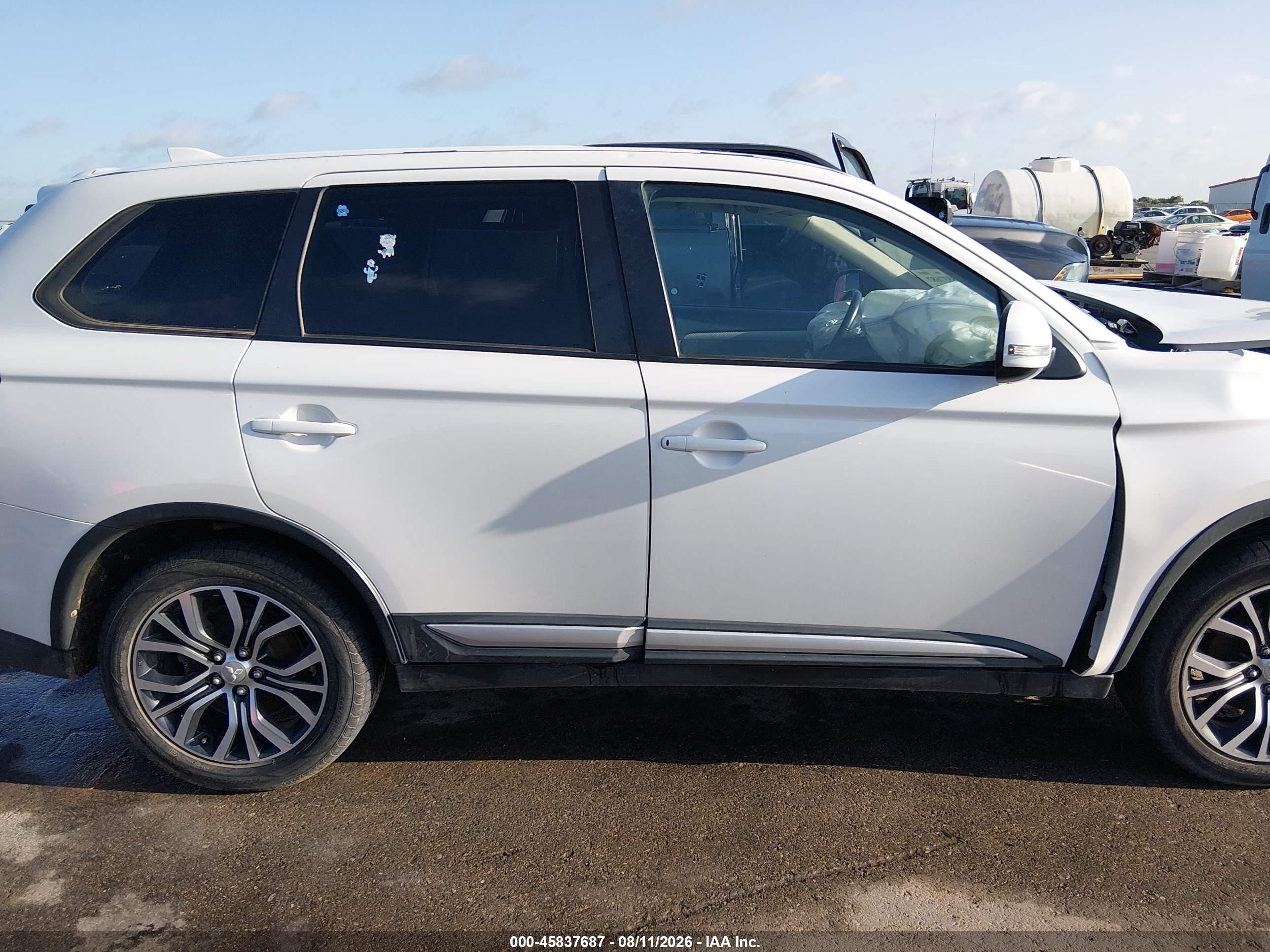 2018 Mitsubishi Outlander Se White vin: JA4AD3A39JZ023321