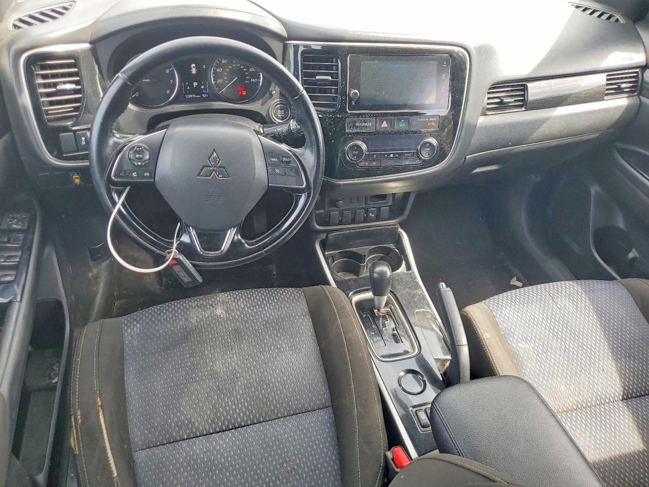 2018 Mitsubishi Outlander Se Burgundy vin: JA4AD3A39JZ035260