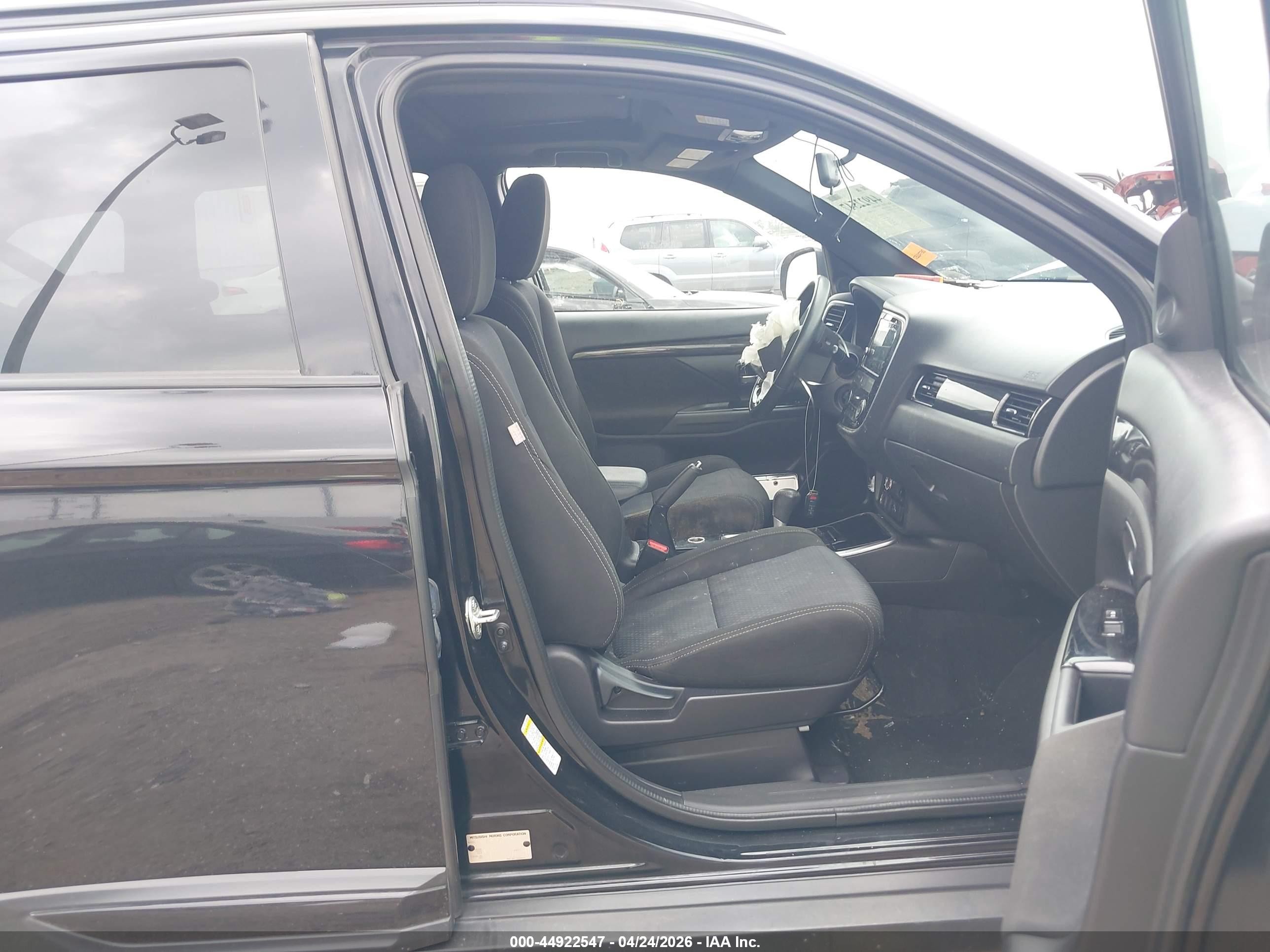 2018 Mitsubishi Outlander Le Черный vin: JA4AD3A39JZ046887