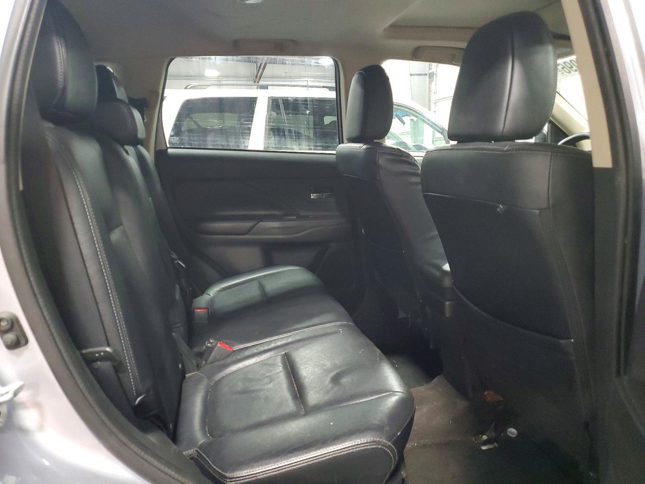 2014 Mitsubishi Outlander Se Silver vin: JA4AD3A3XEZ020188