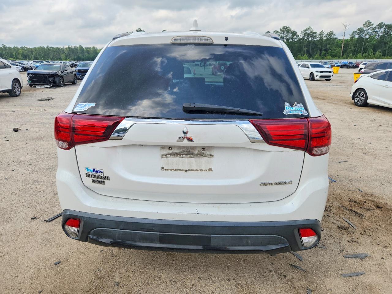 2018 Mitsubishi Outlander Se White vin: JA4AD3A3XJZ033274