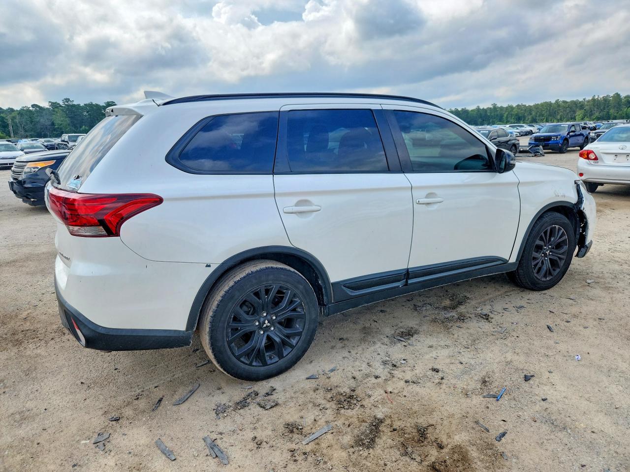 2018 Mitsubishi Outlander Se White vin: JA4AD3A3XJZ033274