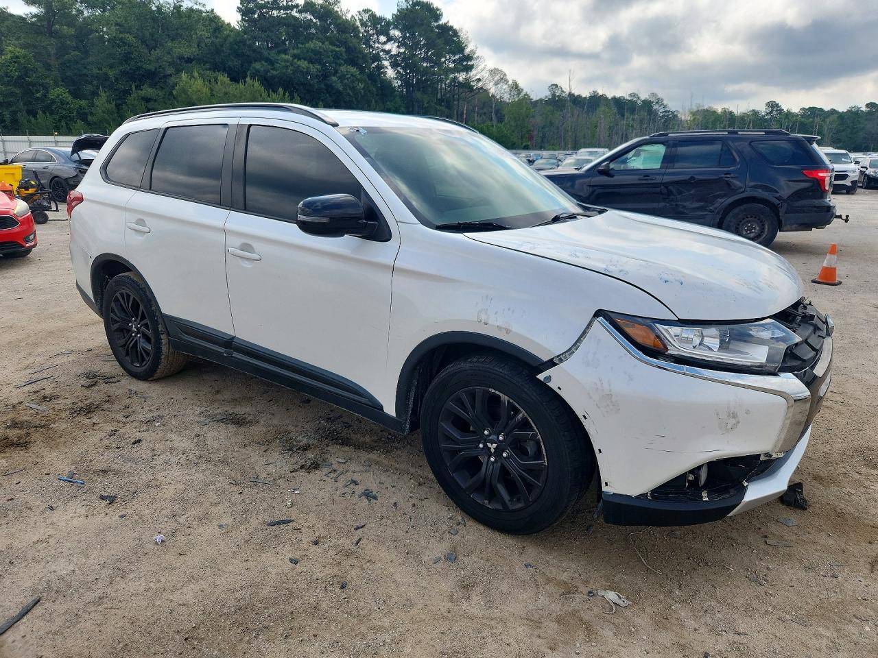 2018 Mitsubishi Outlander Se White vin: JA4AD3A3XJZ033274