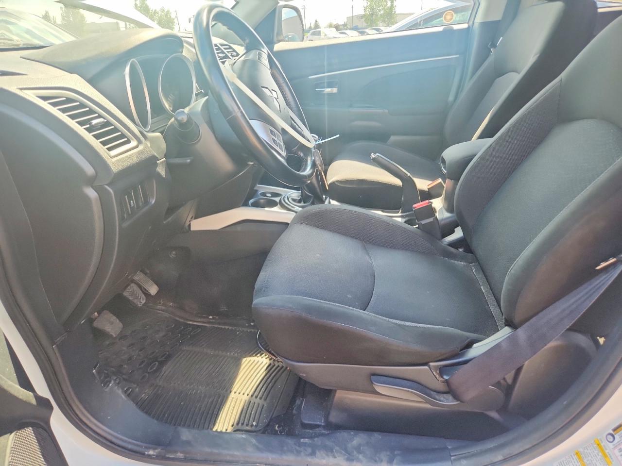 2011 Mitsubishi Rvr Se White vin: JA4AH3AU2BZ603525