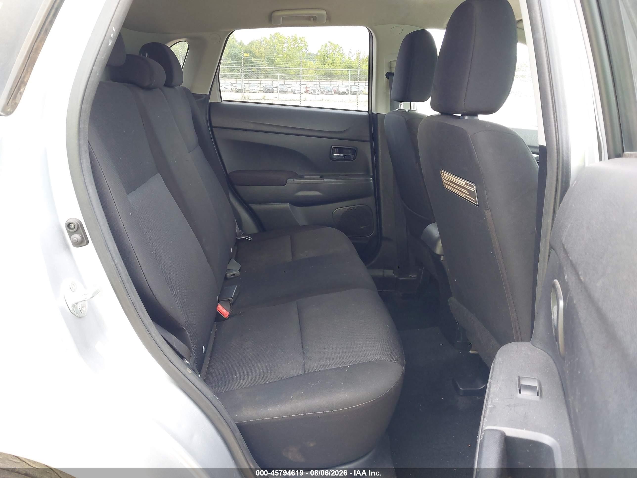 2011 Mitsubishi Outlander Sport Es Silver vin: JA4AP3AU1BZ002433