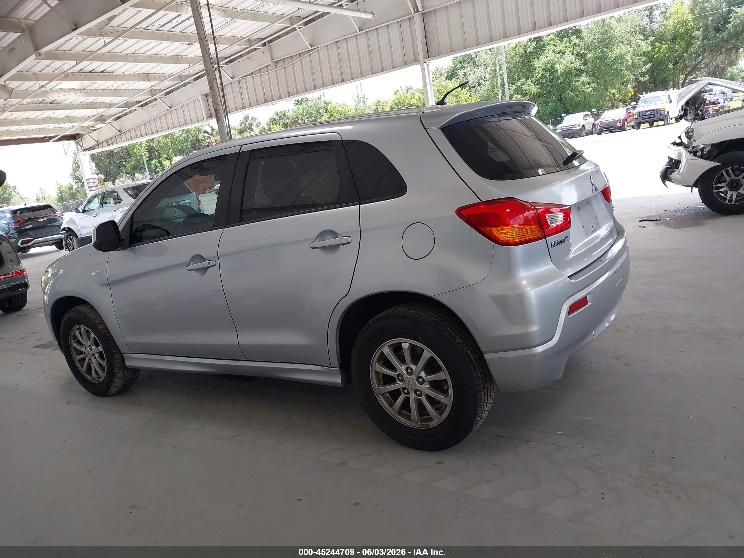 2011 Mitsubishi Outlander Sport Es Silver vin: JA4AP3AU1BZ022259