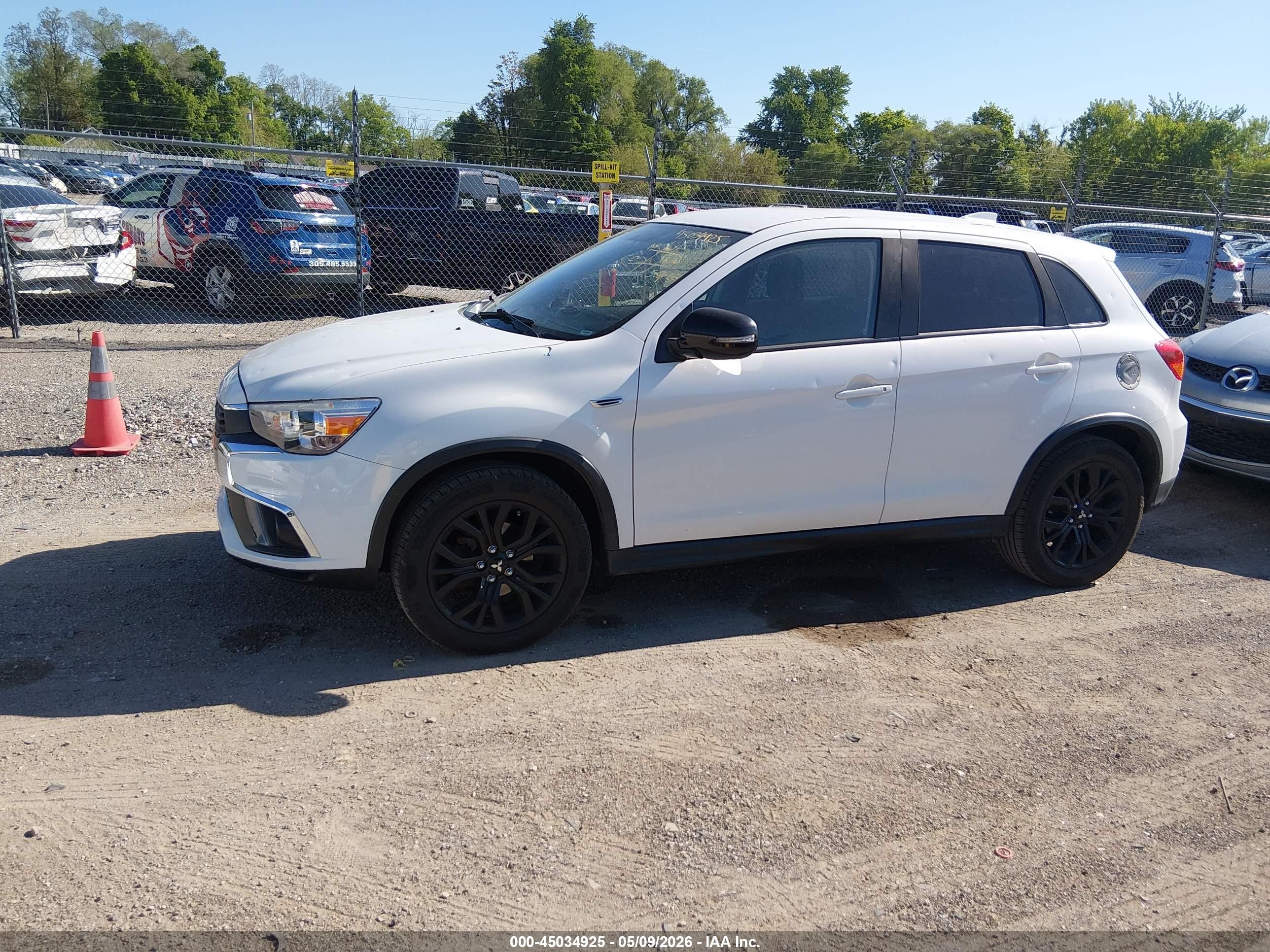 2018 Mitsubishi Outlander Sport 2.0 Le Белый vin: JA4AP3AU1JZ030294