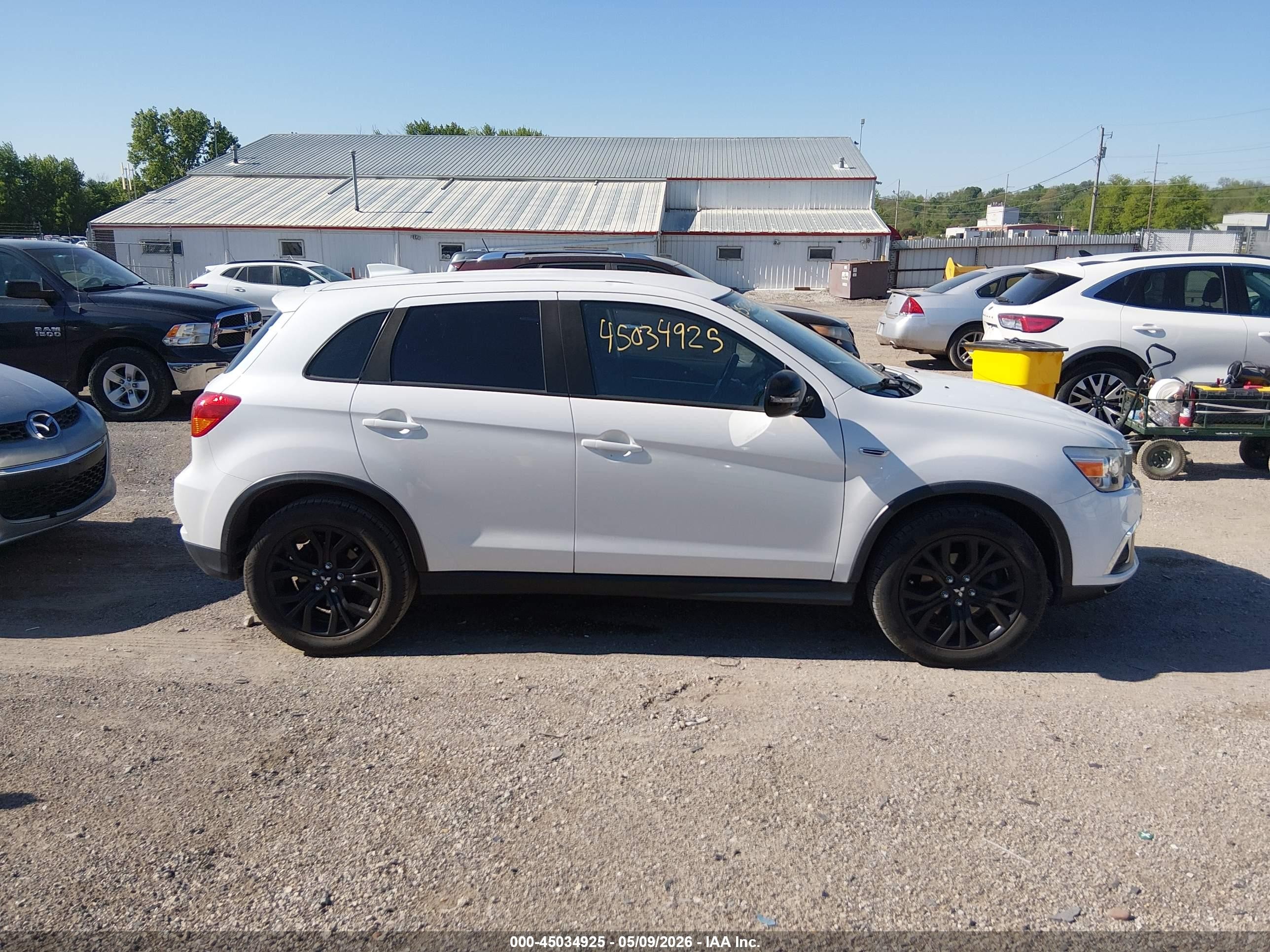2018 Mitsubishi Outlander Sport 2.0 Le Белый vin: JA4AP3AU1JZ030294