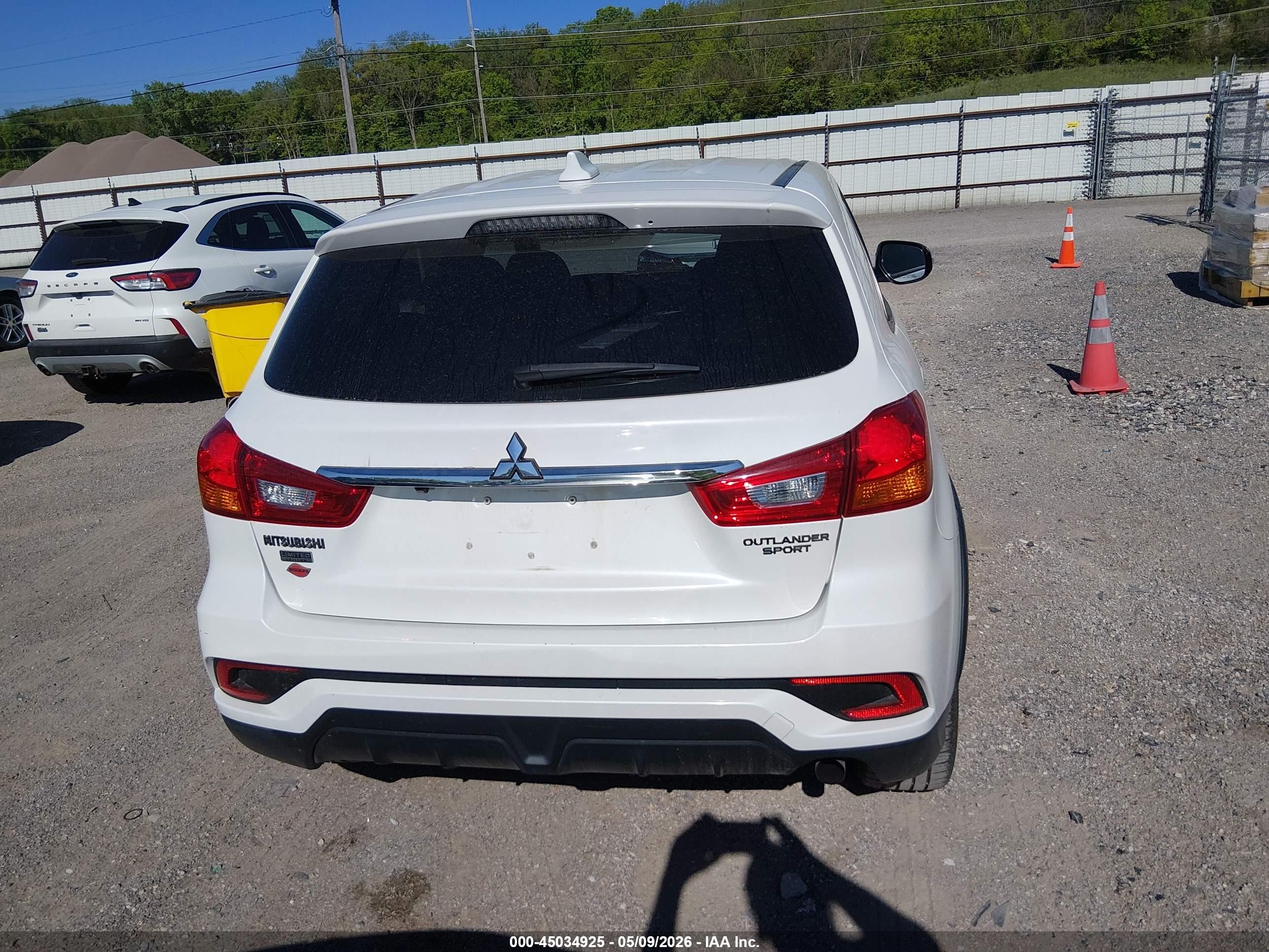 2018 Mitsubishi Outlander Sport 2.0 Le Белый vin: JA4AP3AU1JZ030294