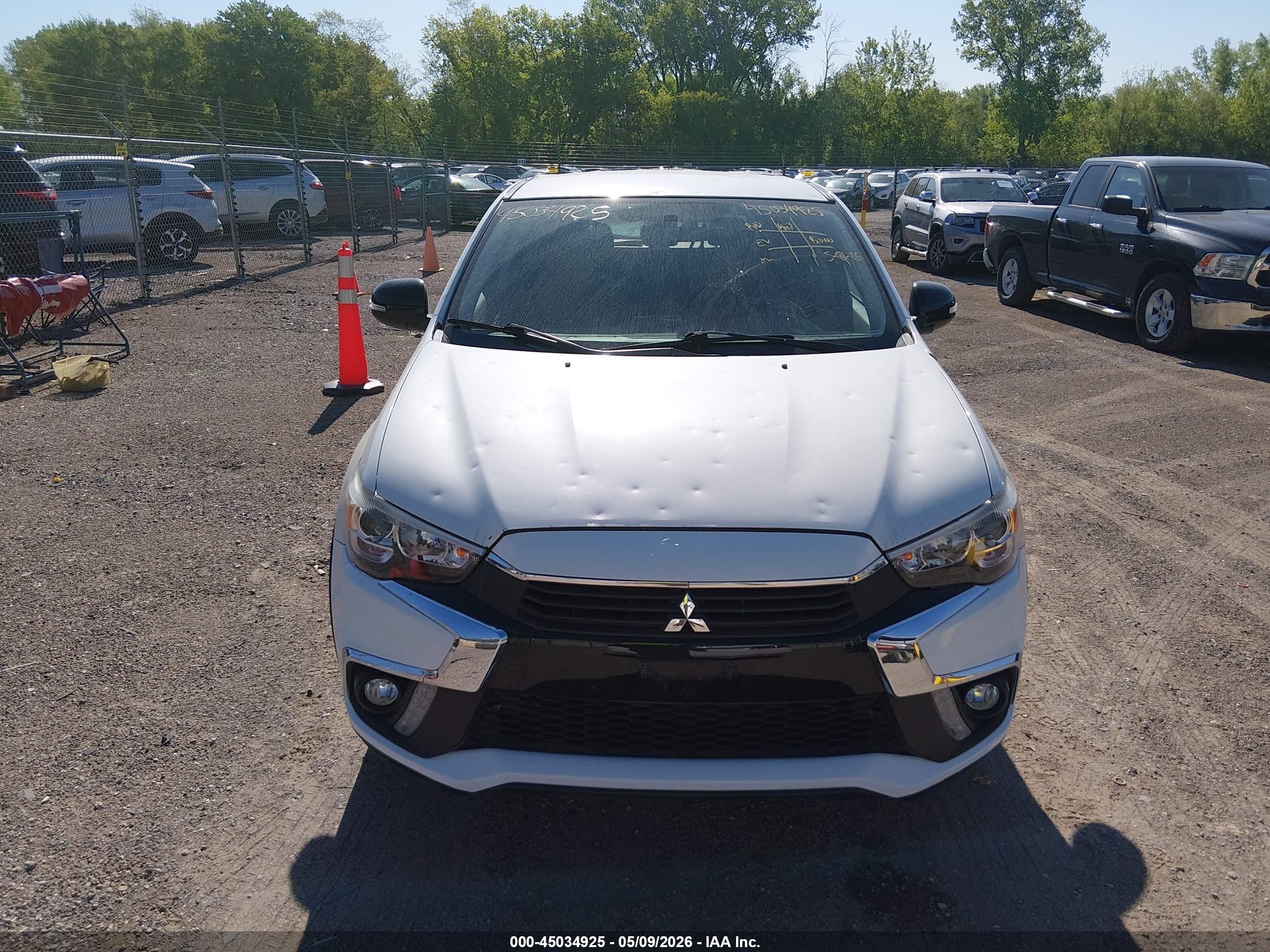 2018 Mitsubishi Outlander Sport 2.0 Le Белый vin: JA4AP3AU1JZ030294