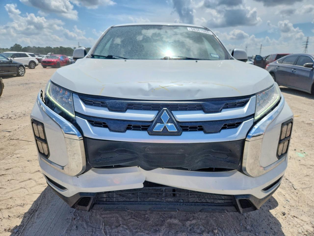 2020 Mitsubishi Out White vin: JA4AP3AU1LU016492