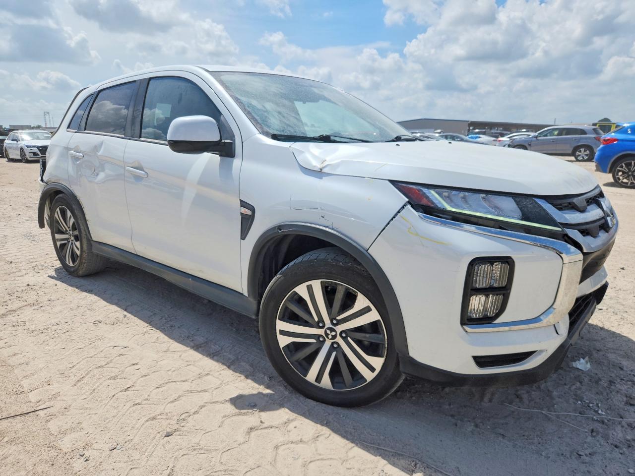 2020 Mitsubishi Out White vin: JA4AP3AU1LU016492