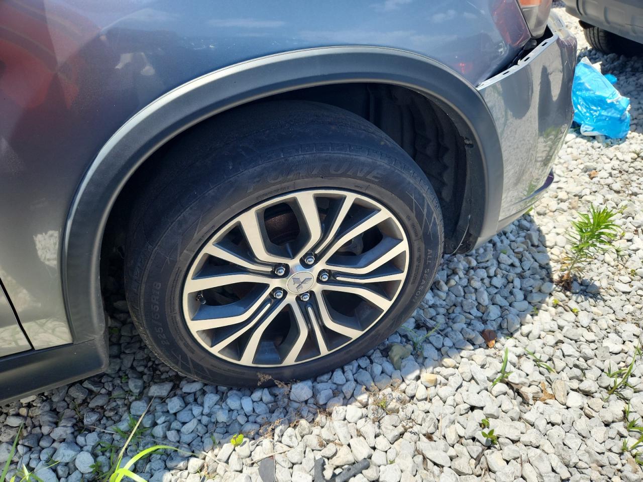 2016 Mitsubishi Outlander Sport Es Silver vin: JA4AP3AU2GZ053088 Damage: Right Front Tire, Worn, Replacement Required