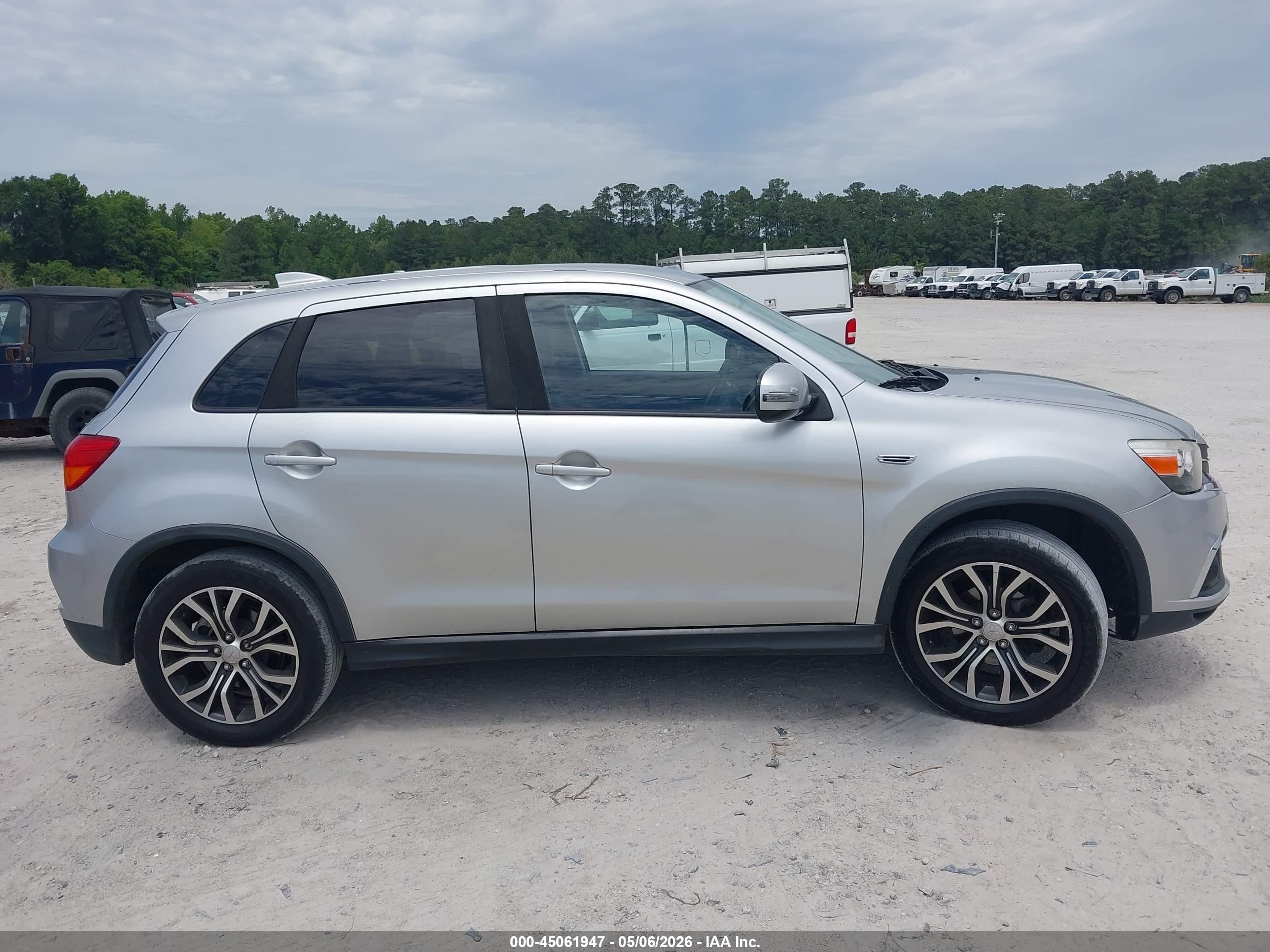 2019 Mitsubishi Outlander Sport 2.0 Es Silver vin: JA4AP3AU2KU028200