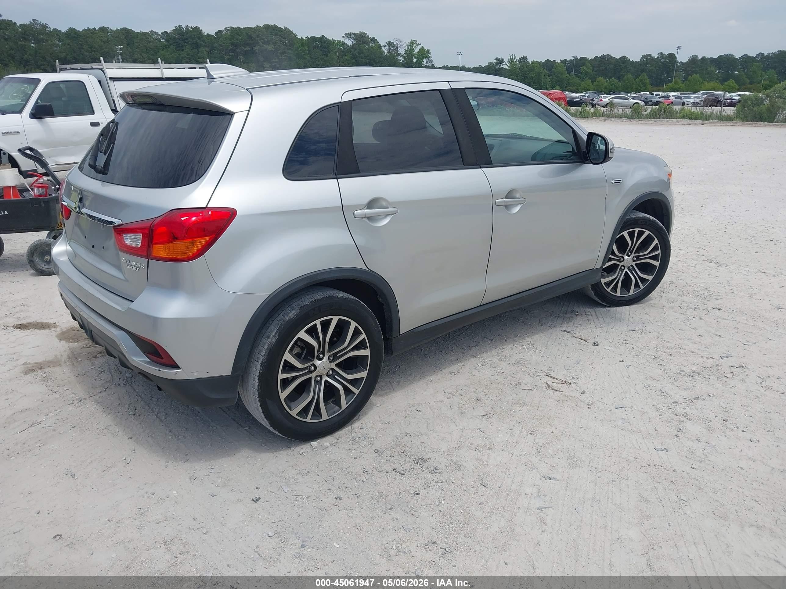2019 Mitsubishi Outlander Sport 2.0 Es Silver vin: JA4AP3AU2KU028200