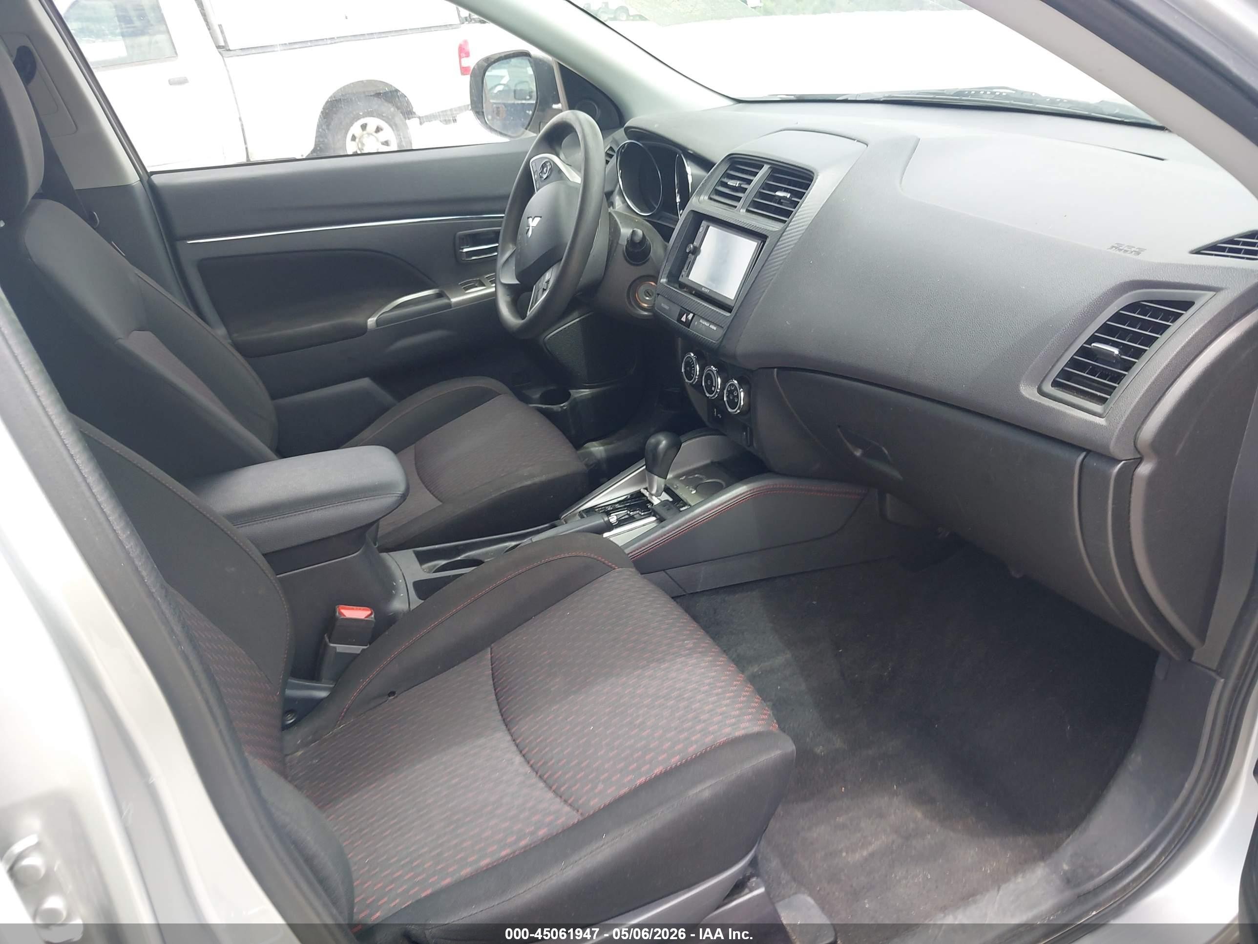 2019 Mitsubishi Outlander Sport 2.0 Es Silver vin: JA4AP3AU2KU028200
