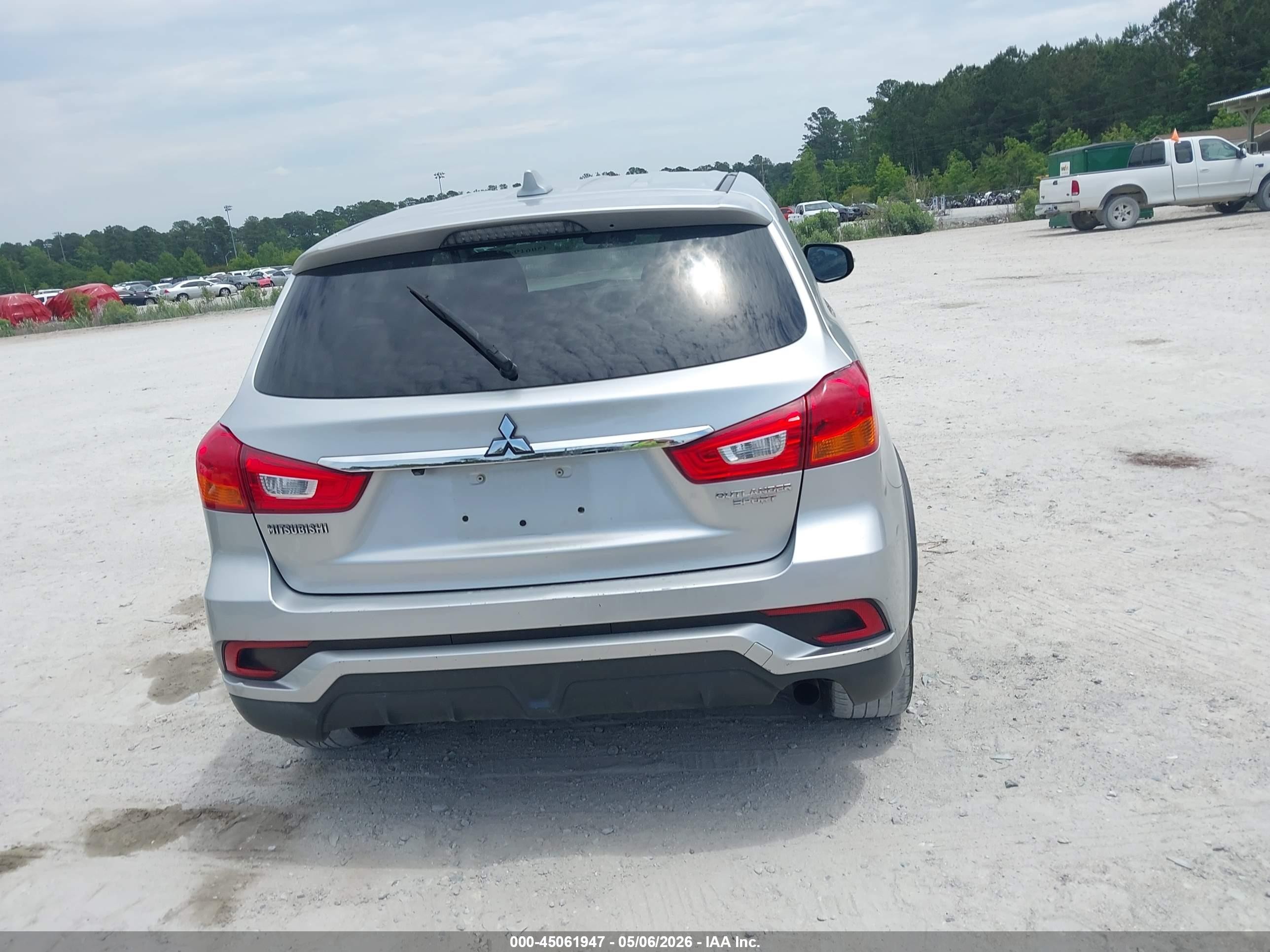 2019 Mitsubishi Outlander Sport 2.0 Es Silver vin: JA4AP3AU2KU028200