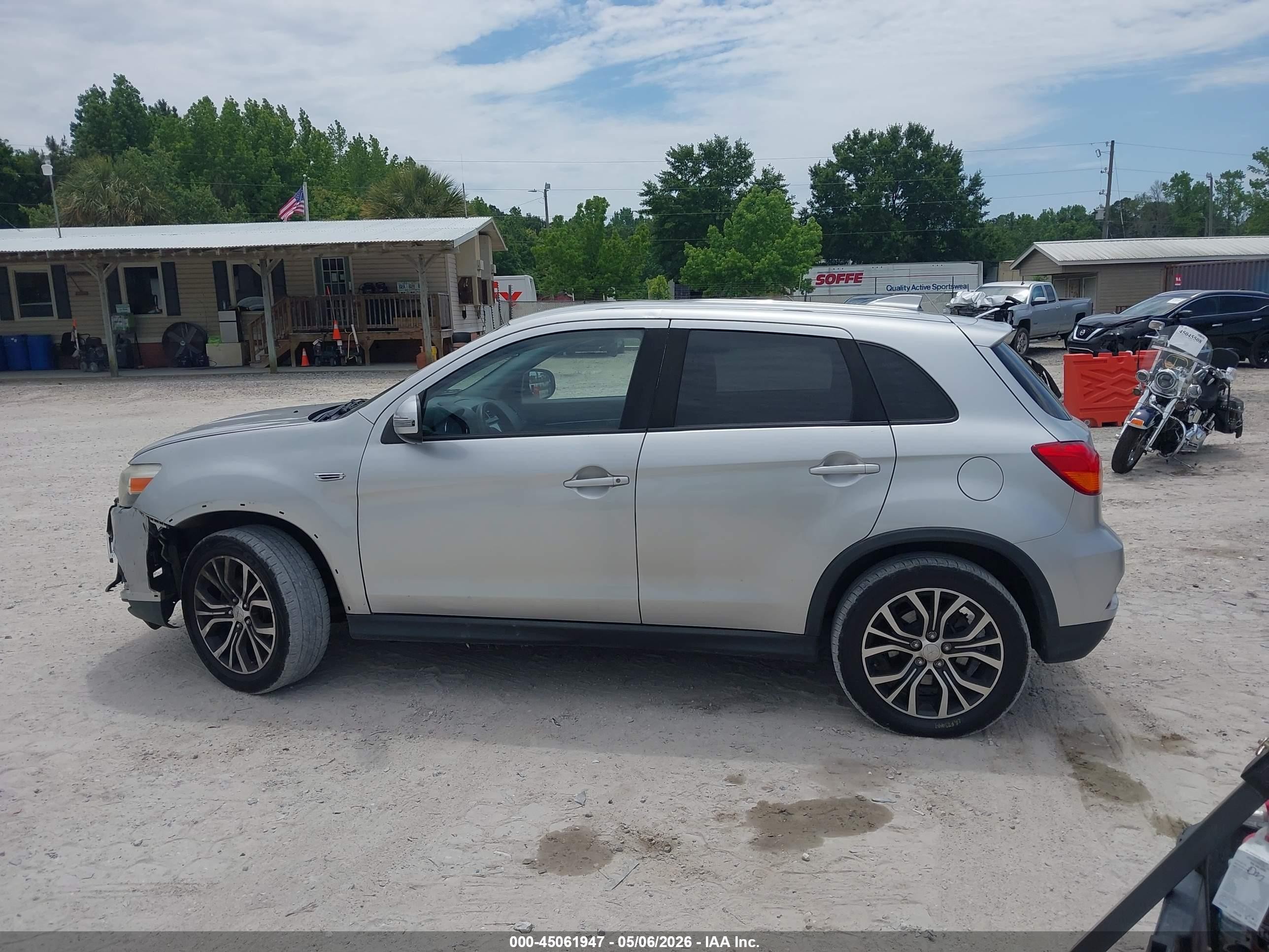 2019 Mitsubishi Outlander Sport 2.0 Es Silver vin: JA4AP3AU2KU028200