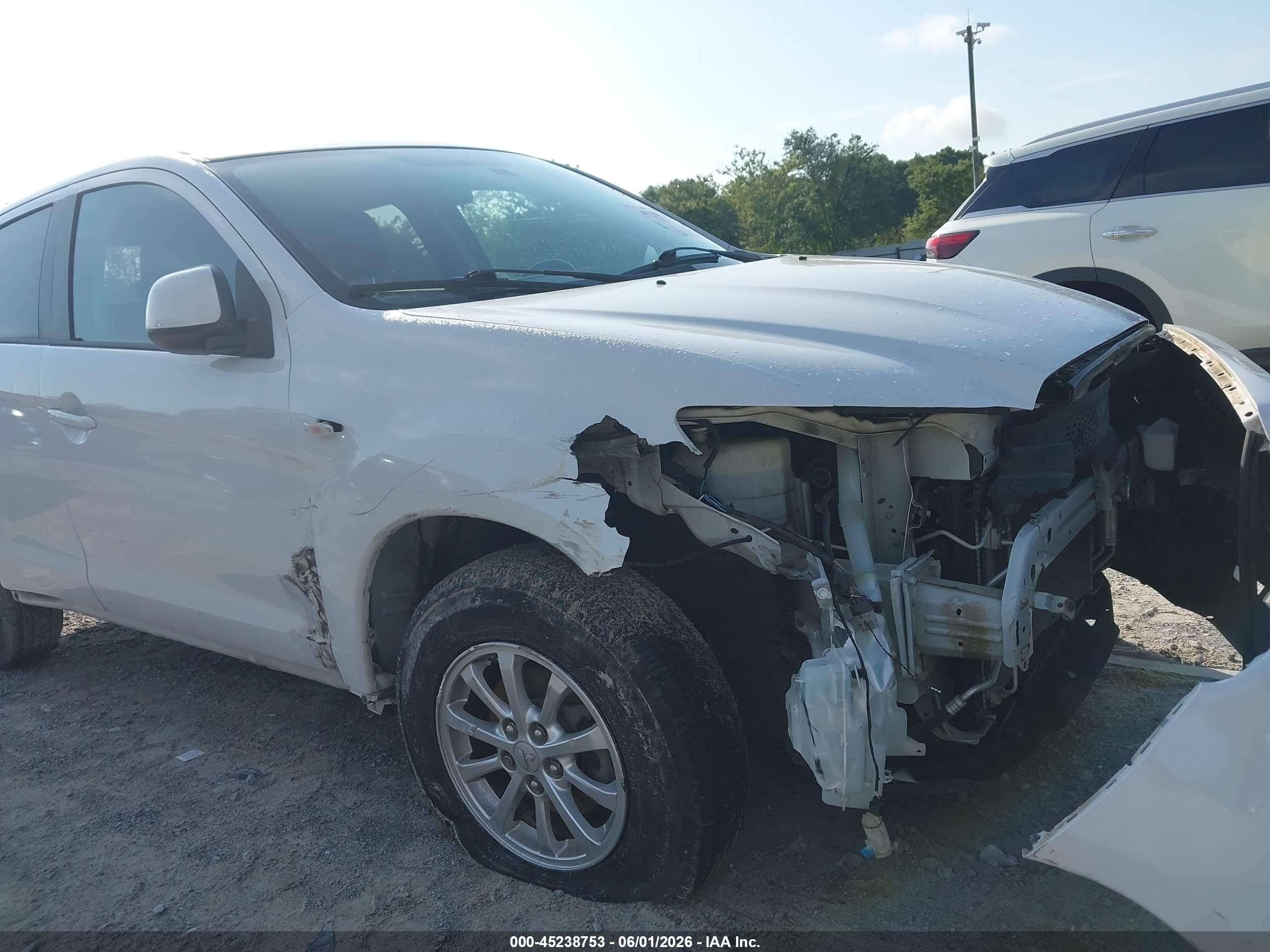 2011 Mitsubishi Outlander Sport Es White vin: JA4AP3AU3BZ022151