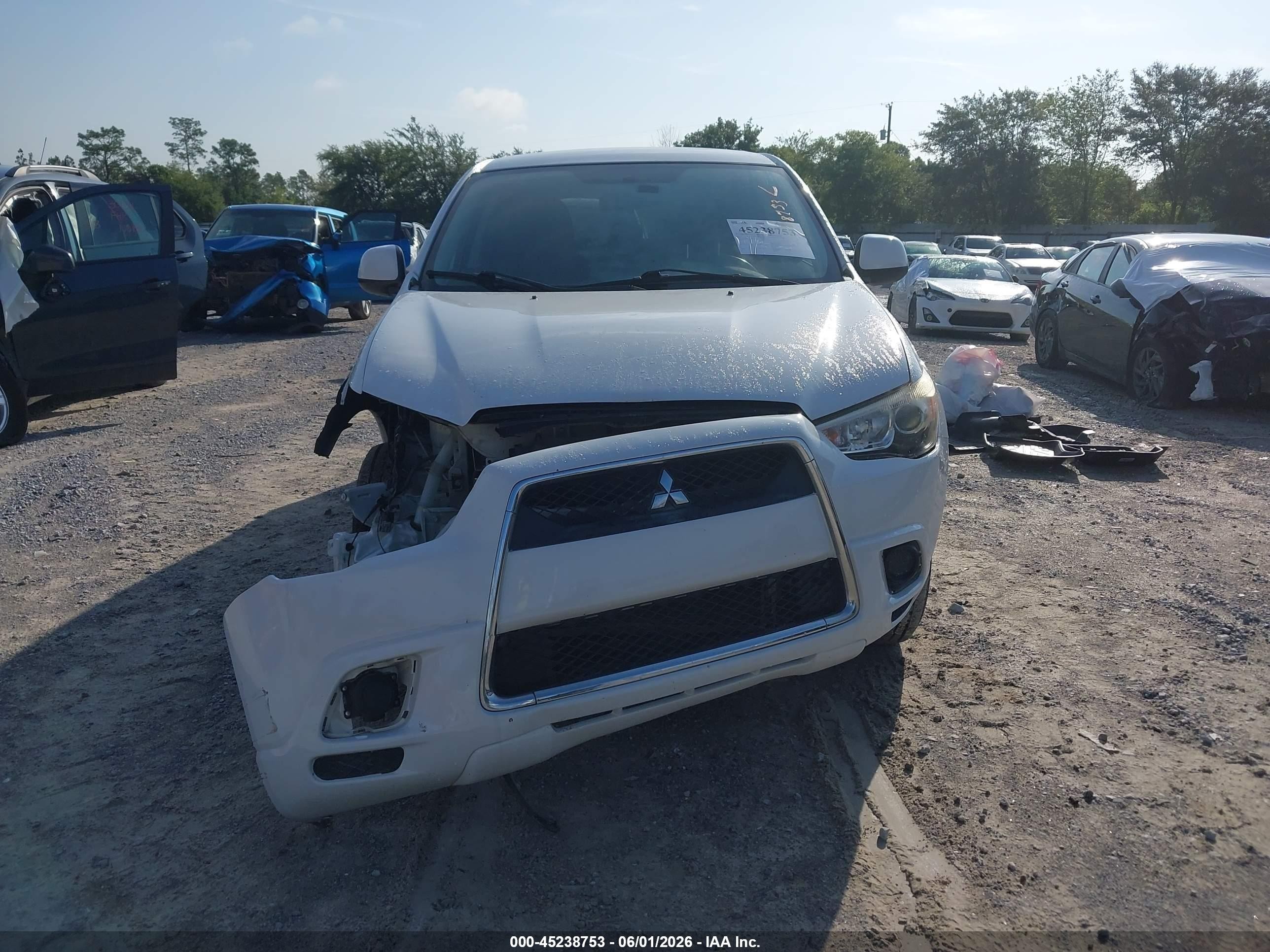 2011 Mitsubishi Outlander Sport Es White vin: JA4AP3AU3BZ022151