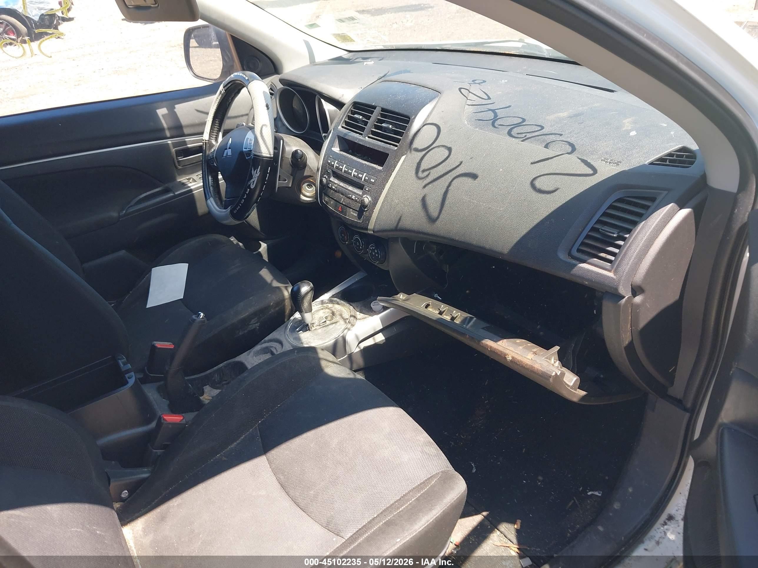 2012 Mitsubishi Outlander Sport Es Белый vin: JA4AP3AU4CZ002573