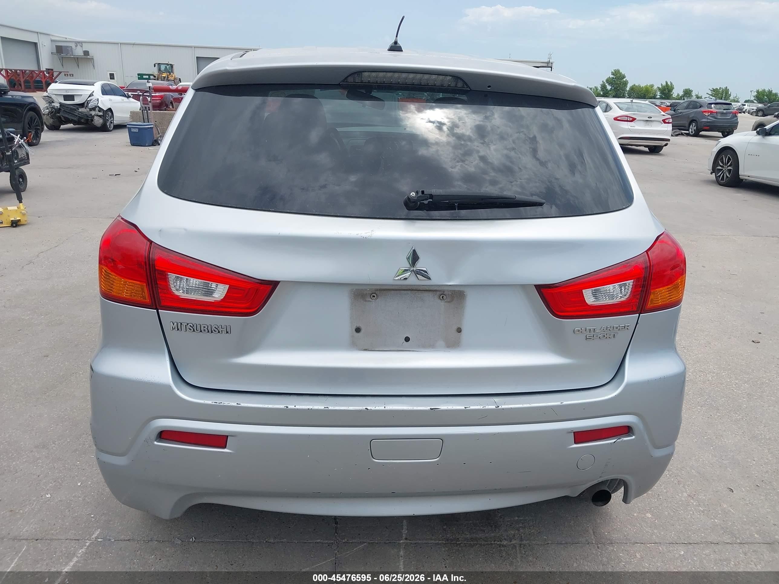 2012 Mitsubishi Outlander Sport Es Silver vin: JA4AP3AU4CZ006302