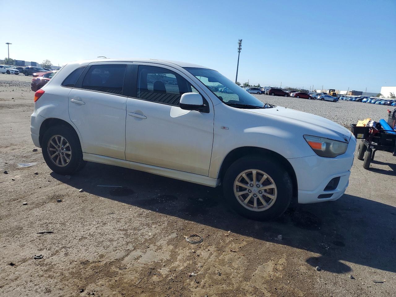 2011 Mitsubishi Outlander Sport Es White vin: JA4AP3AU6BZ001357