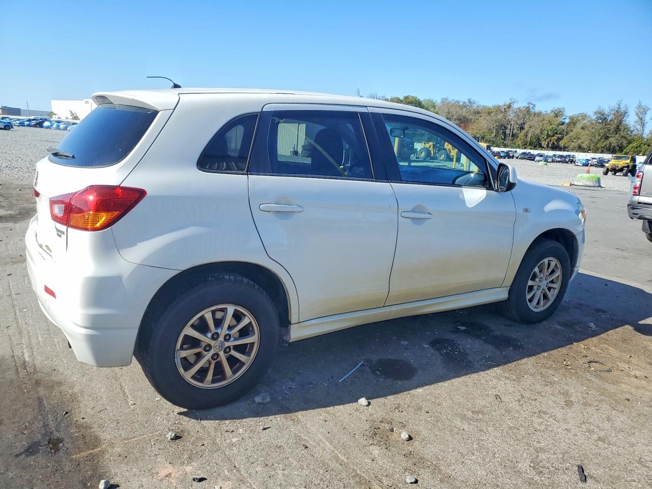 2011 Mitsubishi Outlander Sport Es White vin: JA4AP3AU6BZ001357