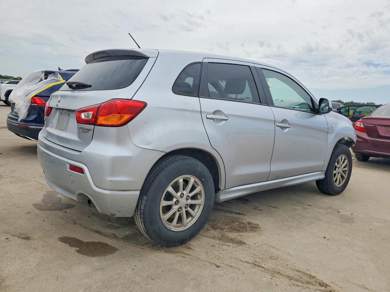2011 Mitsubishi Outlander Sport Es Silver vin: JA4AP3AU6BZ020815