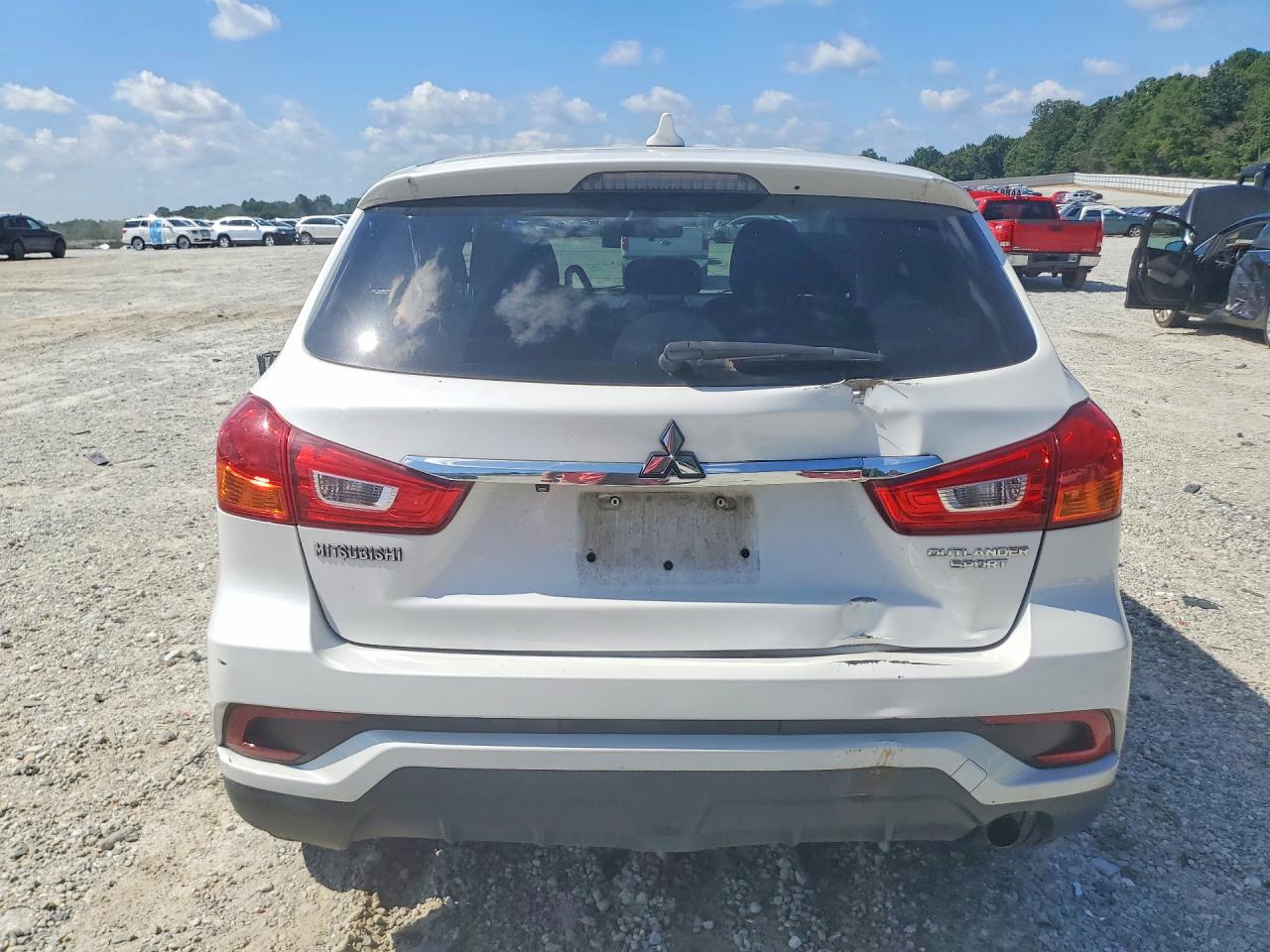 2018 Mitsubishi Outlander Sport Es White vin: JA4AP3AU6JZ006489