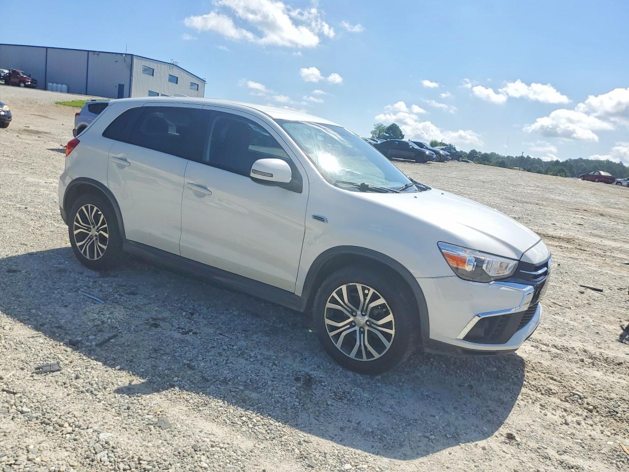 2018 Mitsubishi Outlander Sport Es White vin: JA4AP3AU6JZ006489